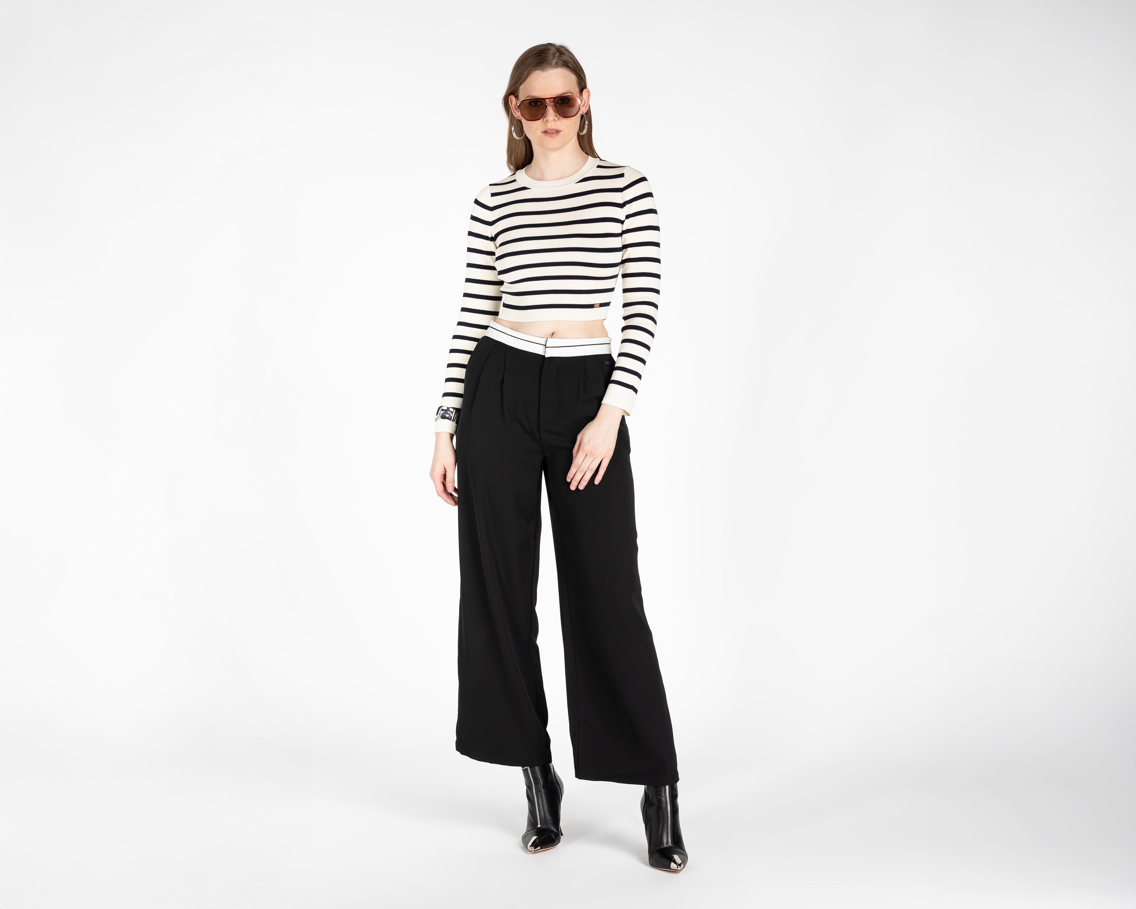 Foto 3 pulgar | Foto 2 | Playera Manga Larga Jennifer Lopez para Mujer