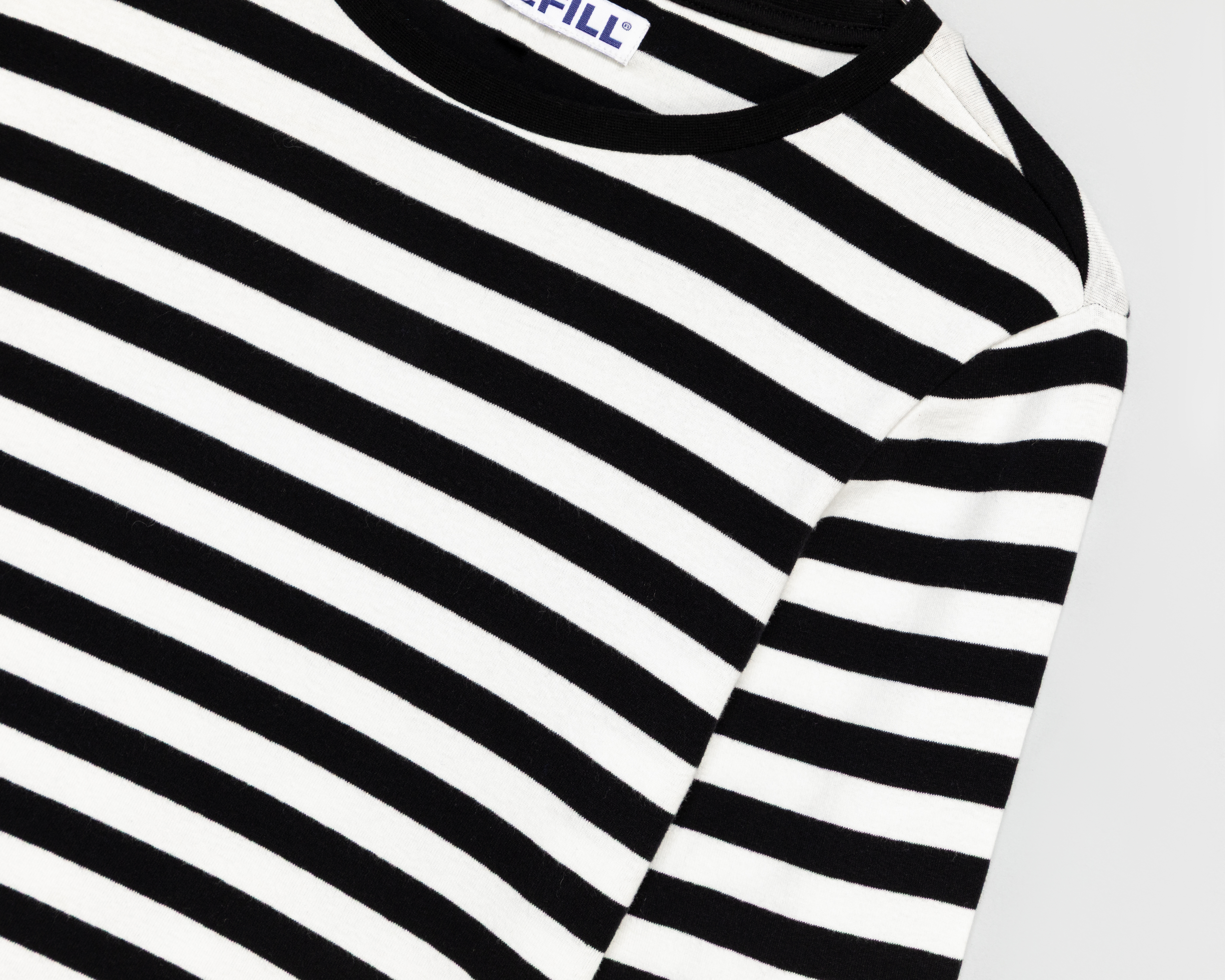 Foto 4 pulgar | Foto 3 | Playera de Cuello Redondo a Rayas Negra Refill para Mujer