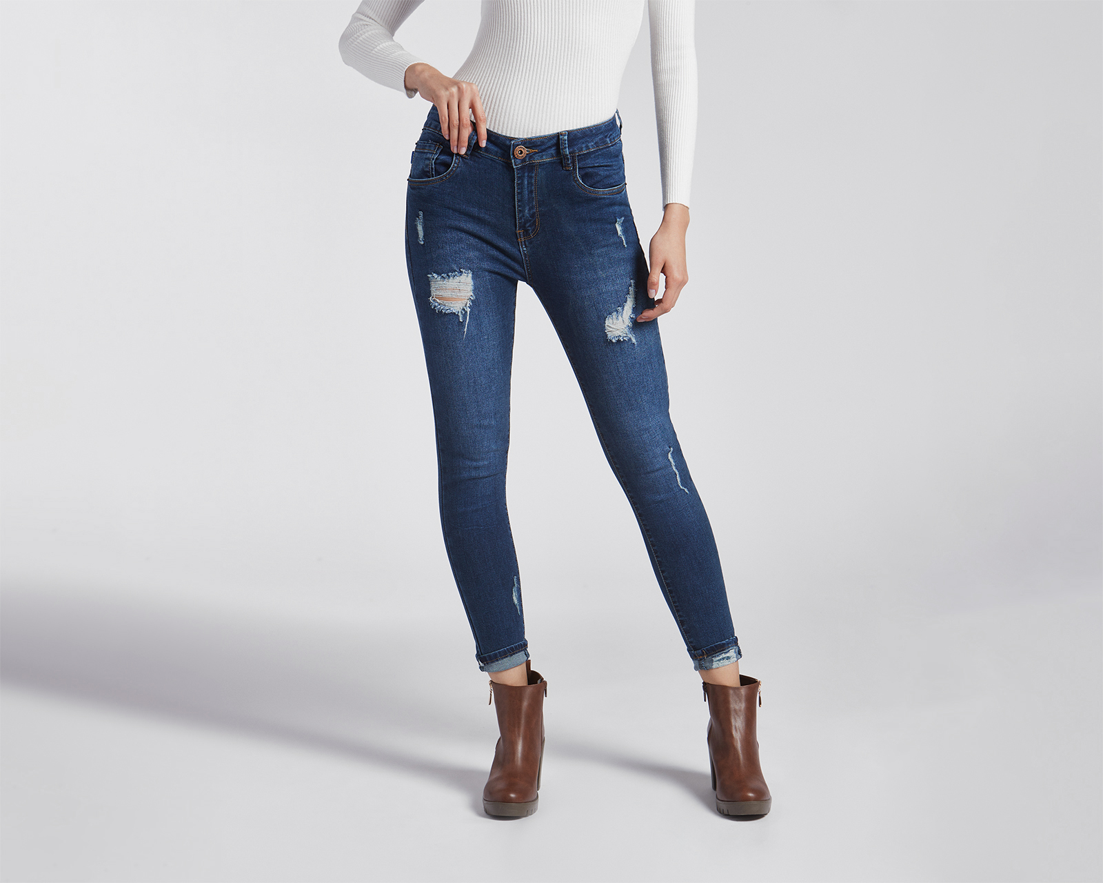 Foto 2 pulgar | Foto 1 | Jeans Skinny Refill para Mujer