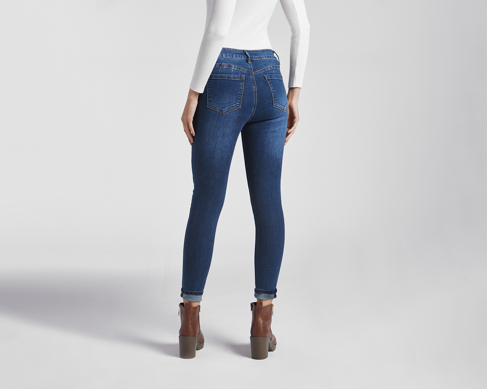 Foto 4 pulgar | Foto 3 | Jeans Skinny Refill para Mujer