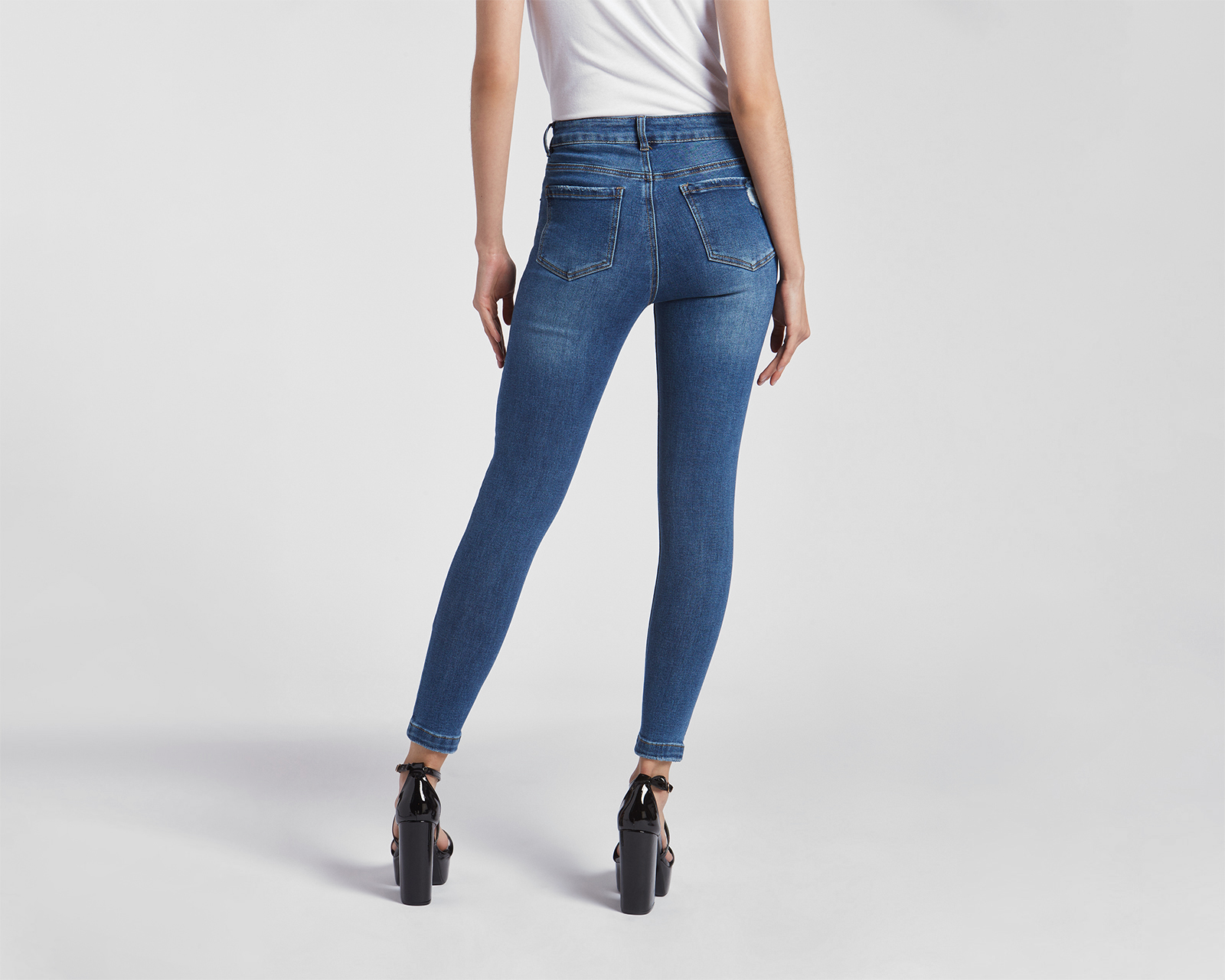 Foto 4 pulgar | Foto 3 | Jeans Skinny Refill para Mujer