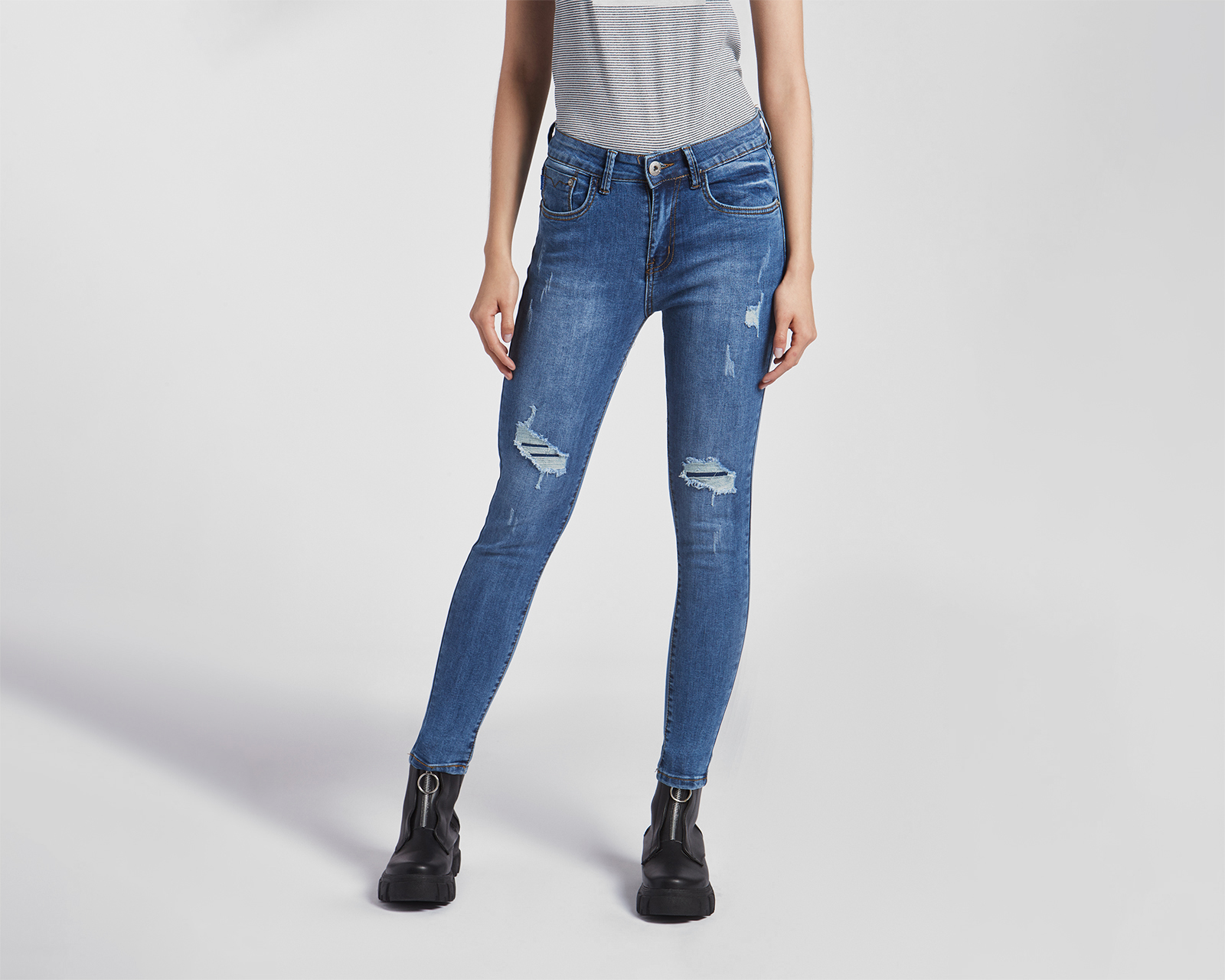 Foto 2 pulgar | Foto 1 | Jeans Skinny Refill para Mujer