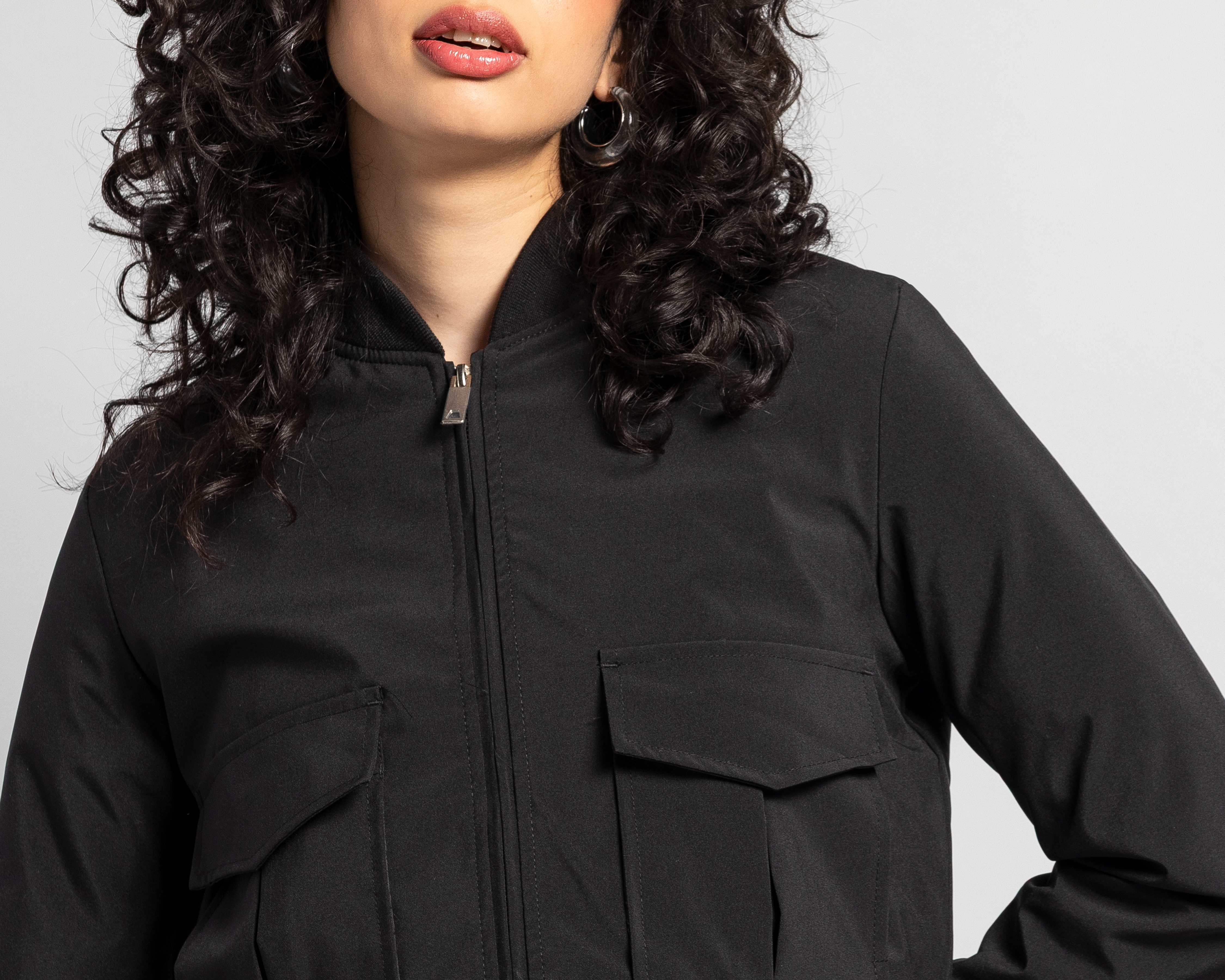 Foto 5 pulgar | Foto 4 | Chamarra Negra Strona para Mujer