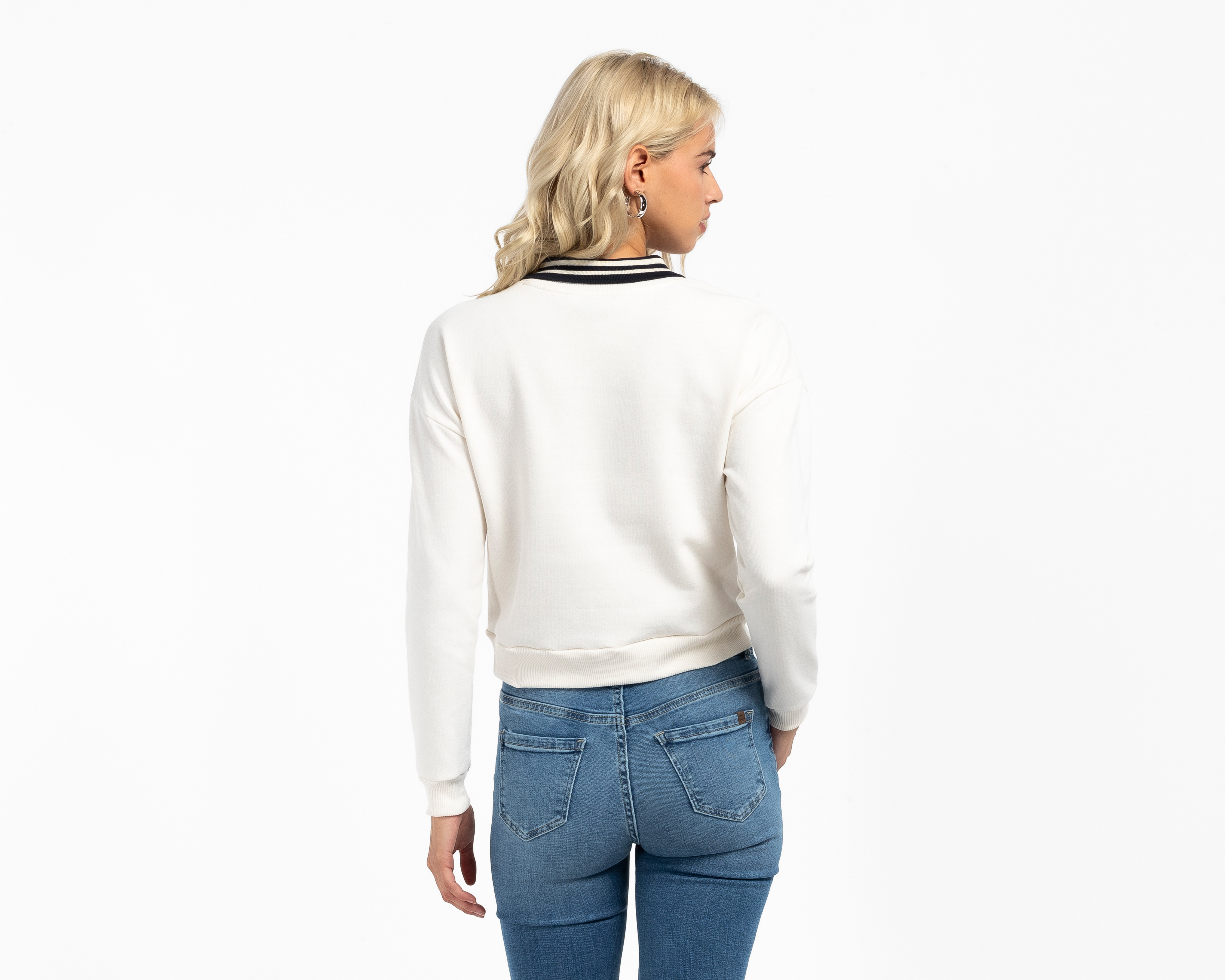 Foto 4 pulgar | Foto 3 | Sudadera Blanca Polo Union Club para Mujer