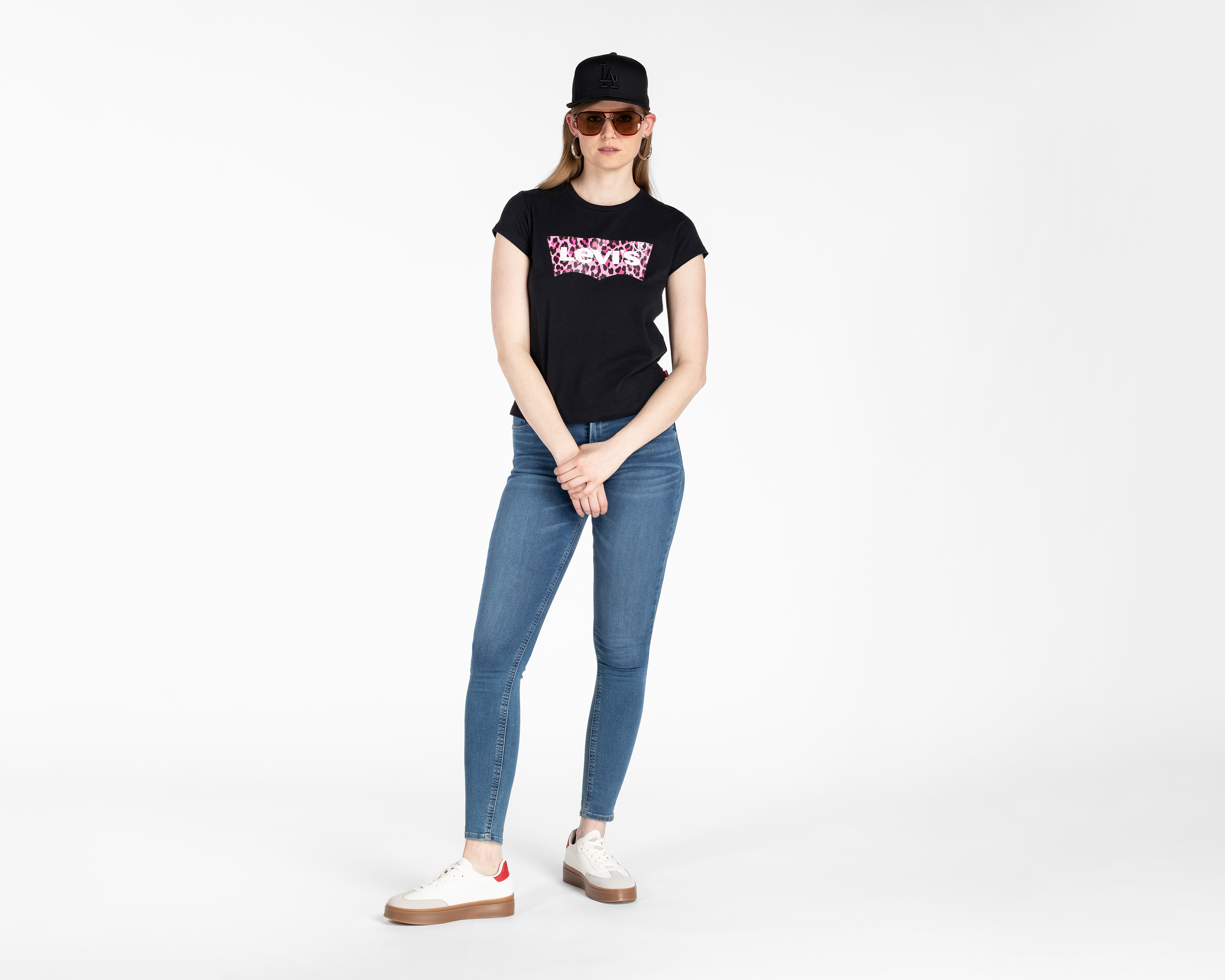 Foto 3 pulgar | Foto 2 | Playera Levi's Manga Corta para Mujer