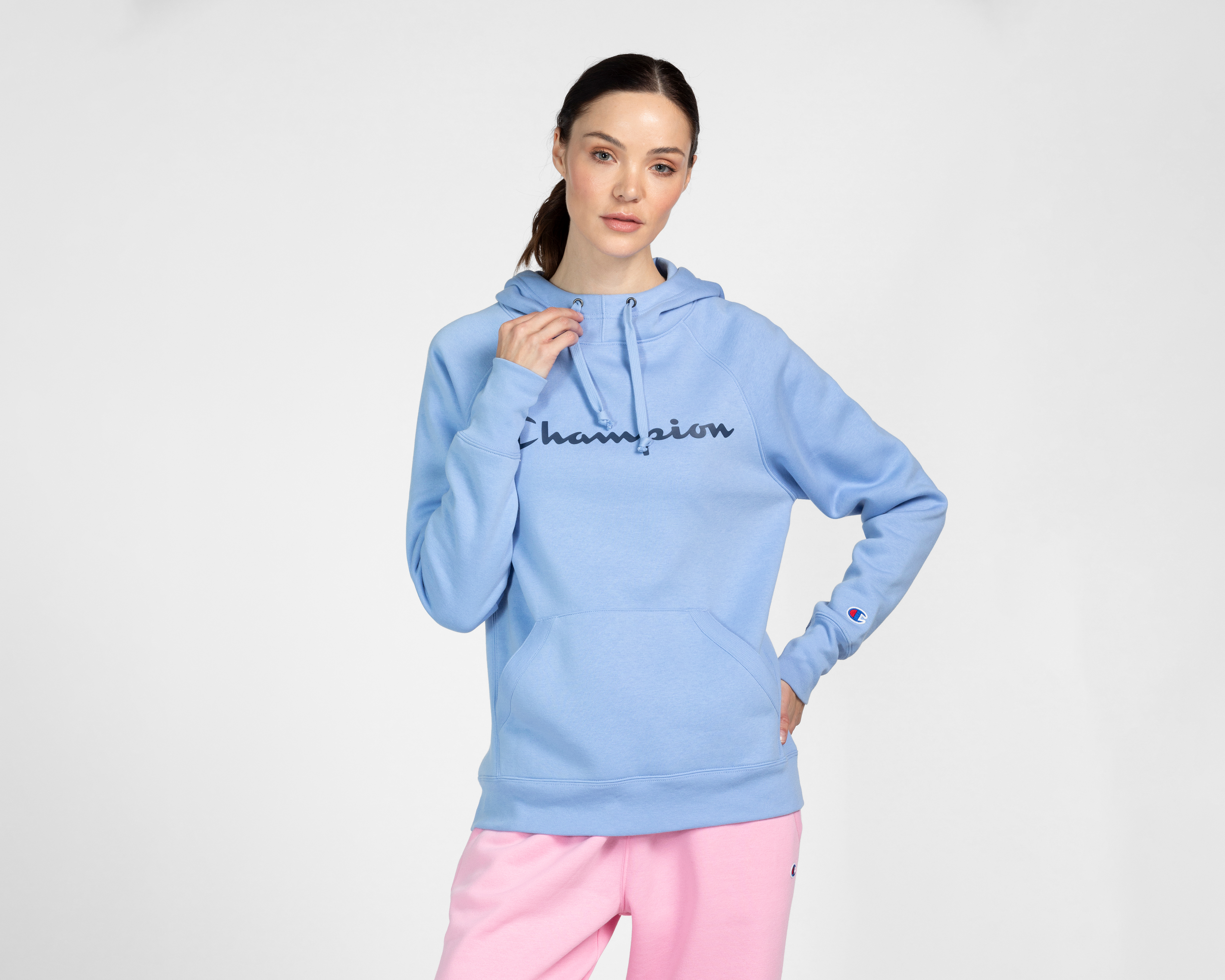 Foto 2 pulgar | Foto 1 | Sudadera Champion para Mujer