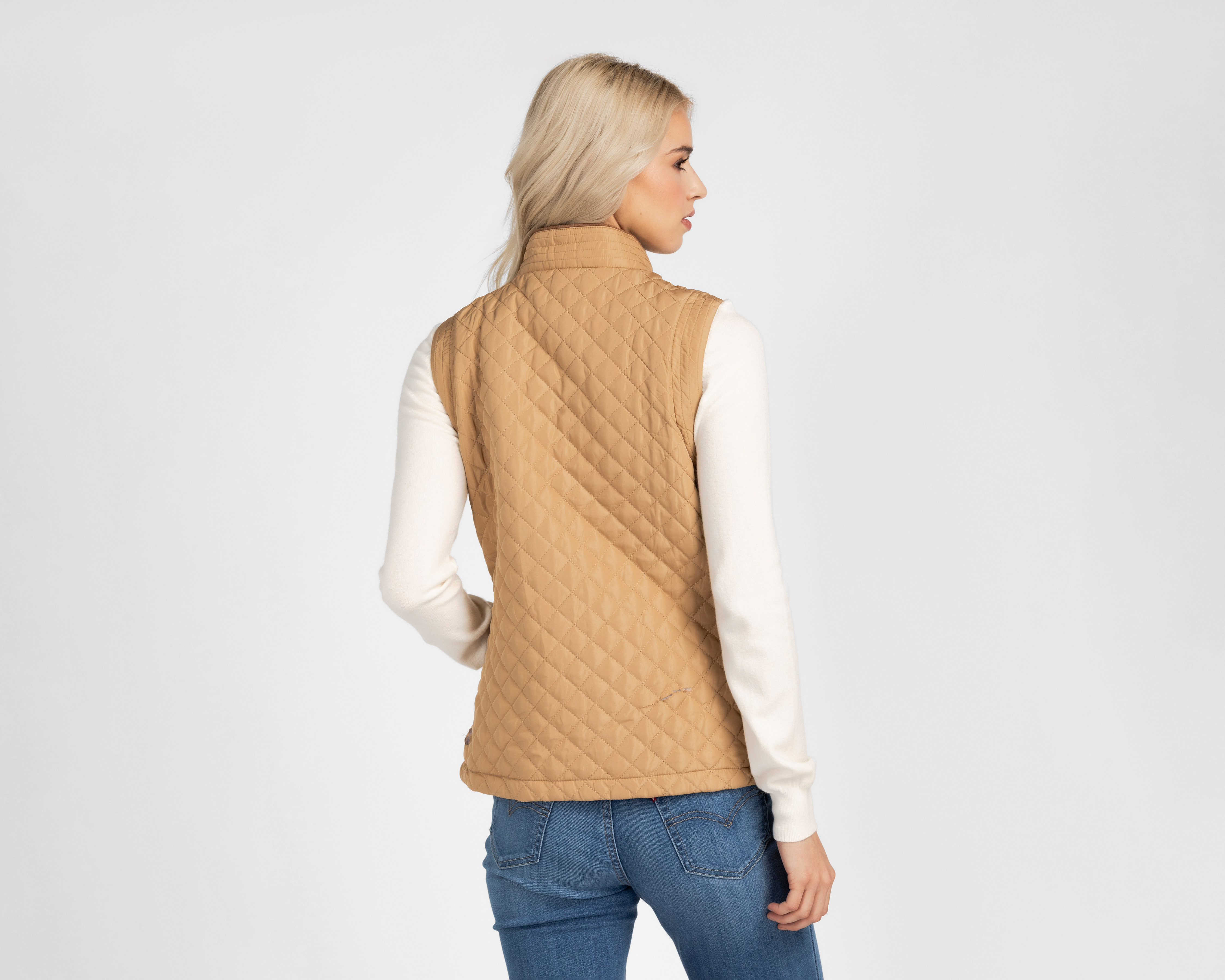 Foto 4 pulgar | Foto 3 | Chaleco Capitonado York Team Polo Club para Mujer