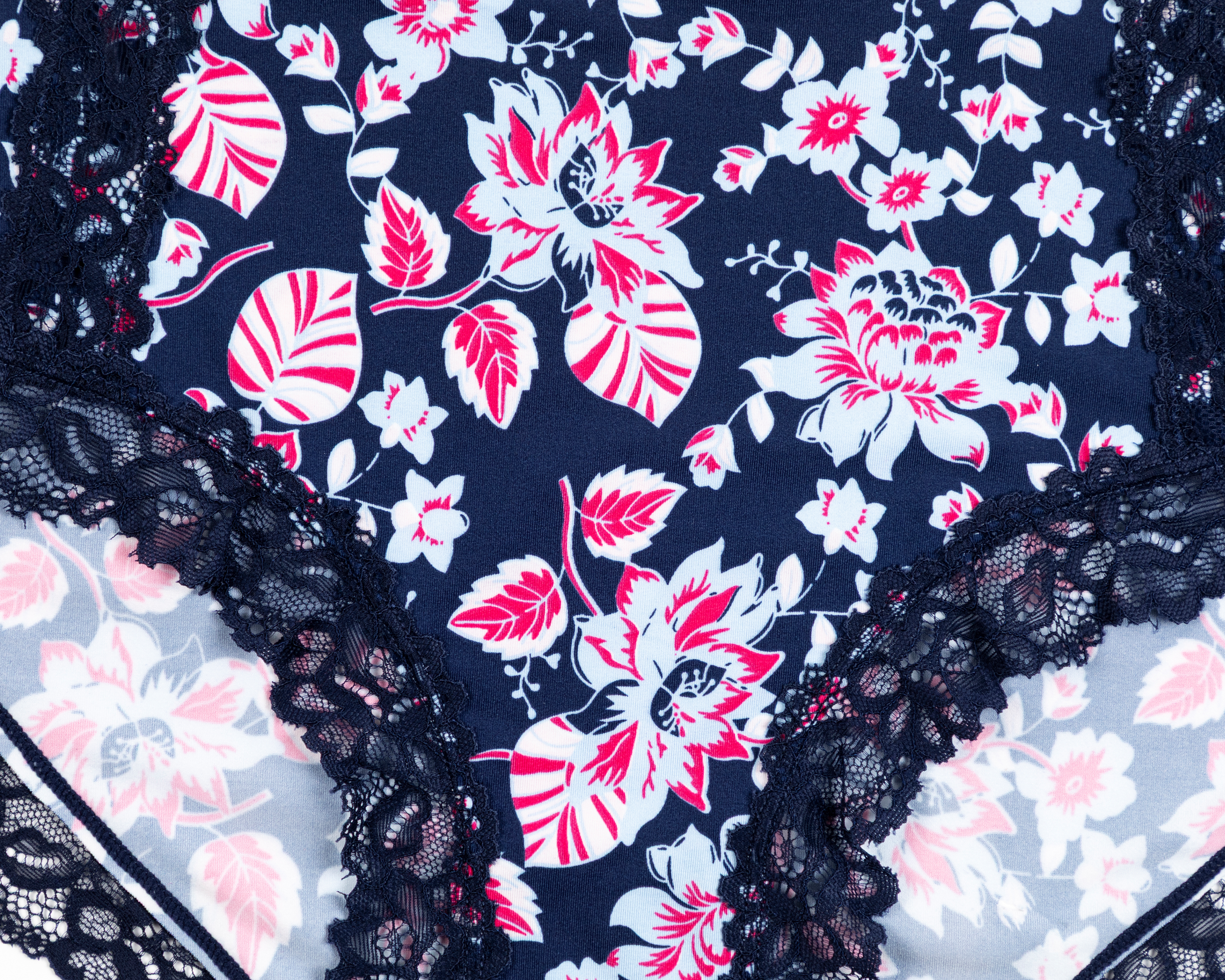 Foto 4 pulgar | Foto 3 | Pantaleta con Encaje Beauty Secret para Mujer 3 Piezas