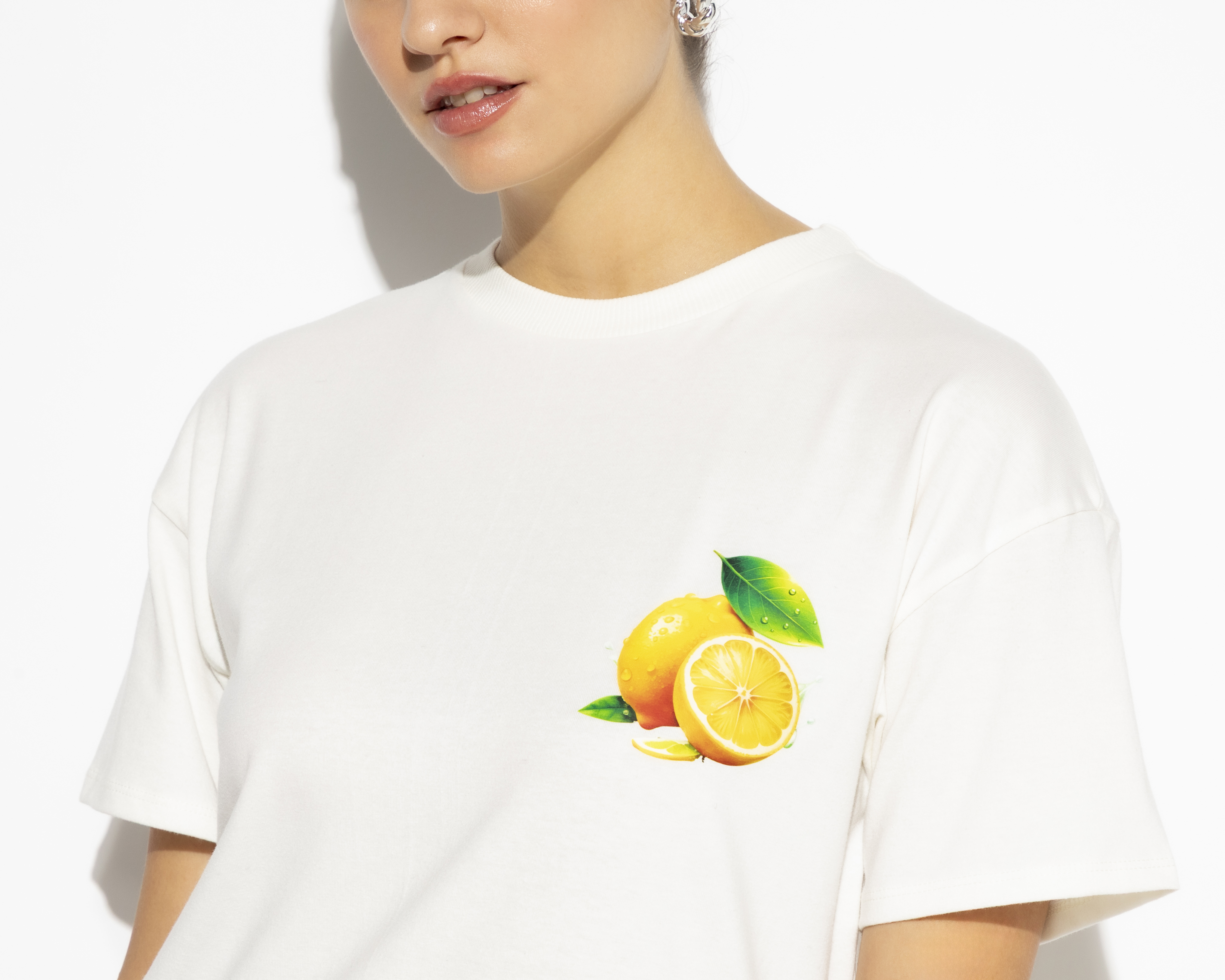 Foto 5 pulgar | Foto 4 | Playera Manga Corta The Vacation Club Limones Espampado Trasero Strona para Mujer