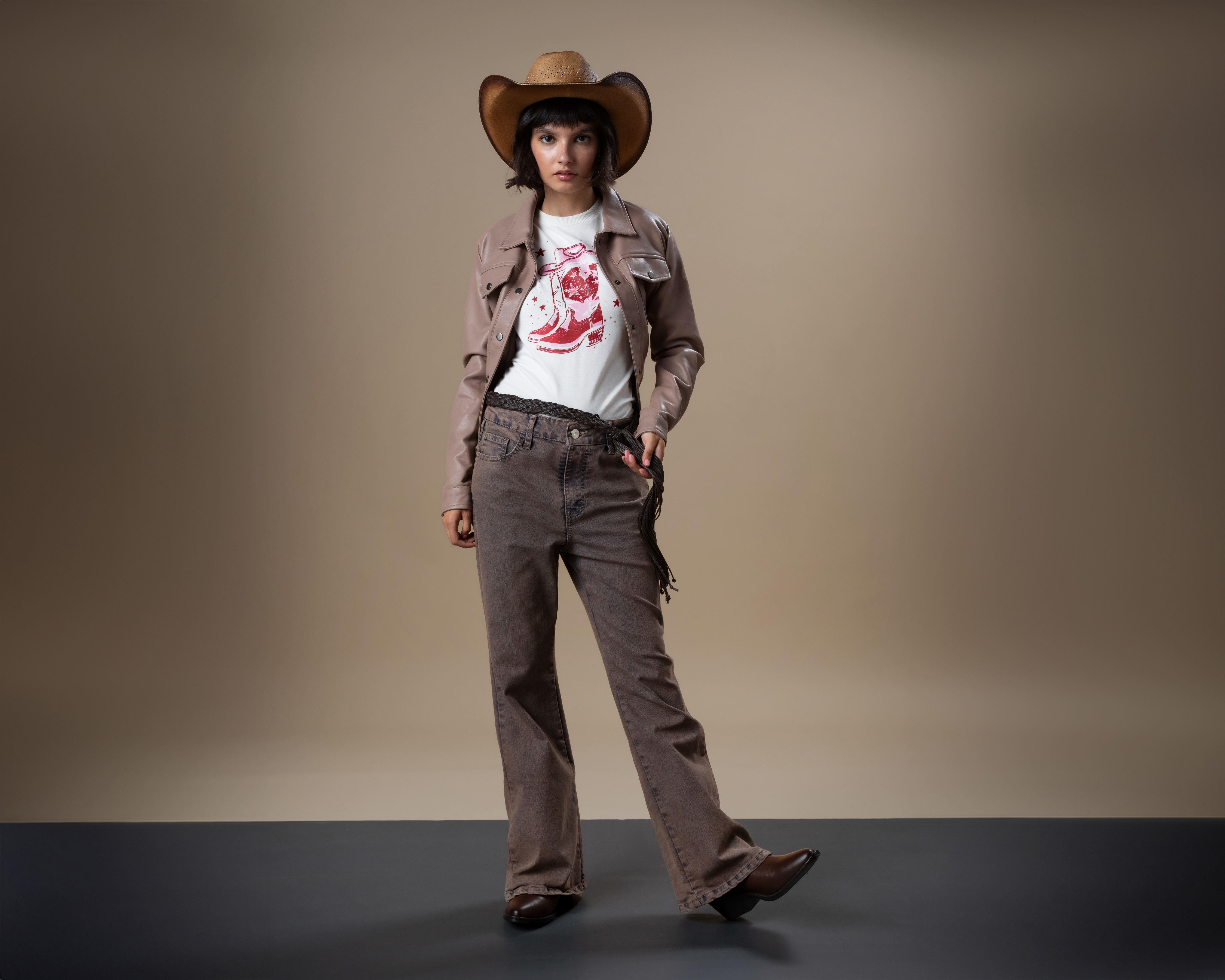 Foto 2 pulgar | Foto 1 | Playera Manga Corta Crop Cowgirl Strona para Mujer