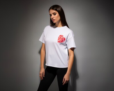Foto 2 | Foto 2 | Playera Manga Corta One Love Corazón Strona para Mujer