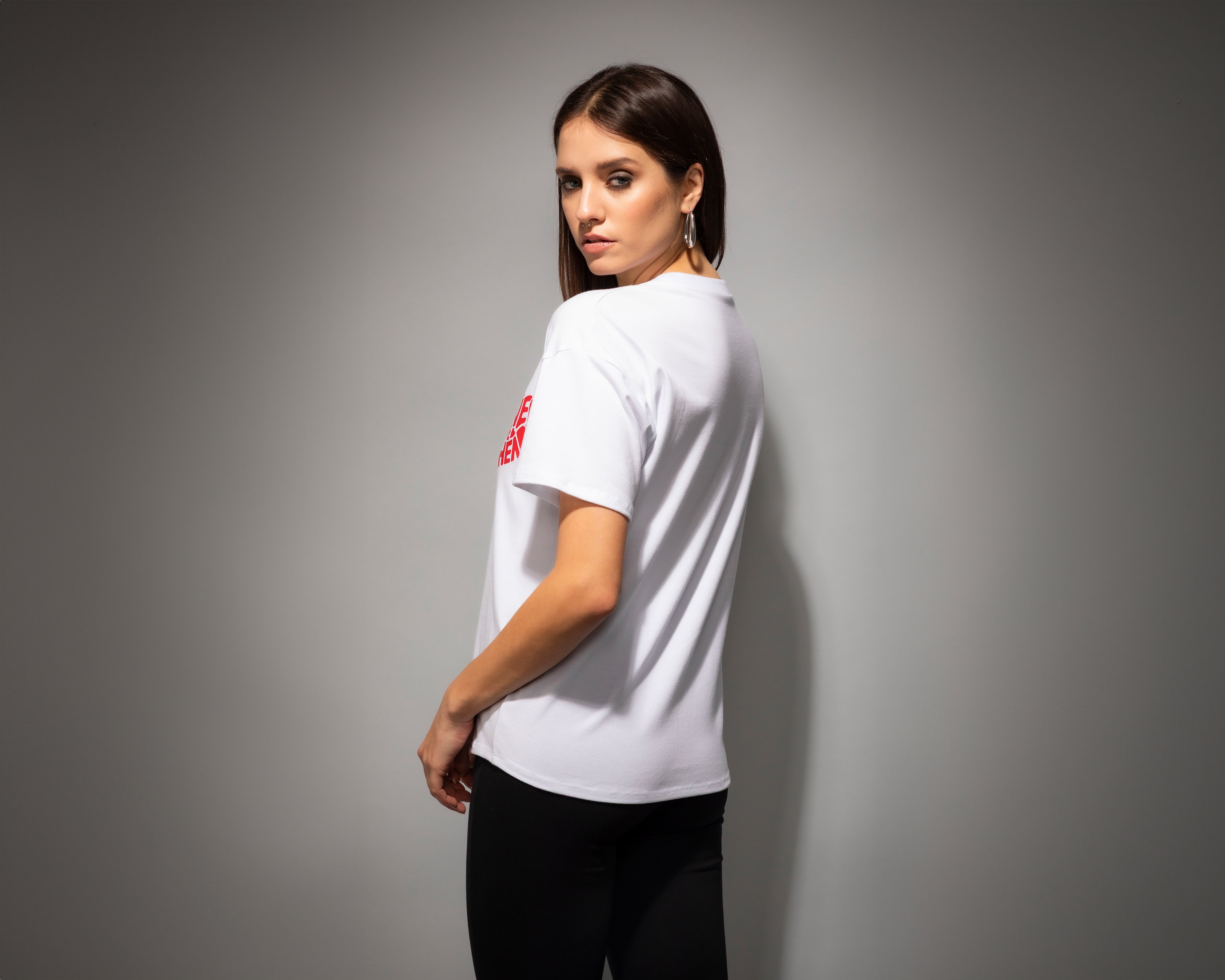 Foto 4 pulgar | Foto 3 | Playera Manga Corta One Love Corazón Strona para Mujer