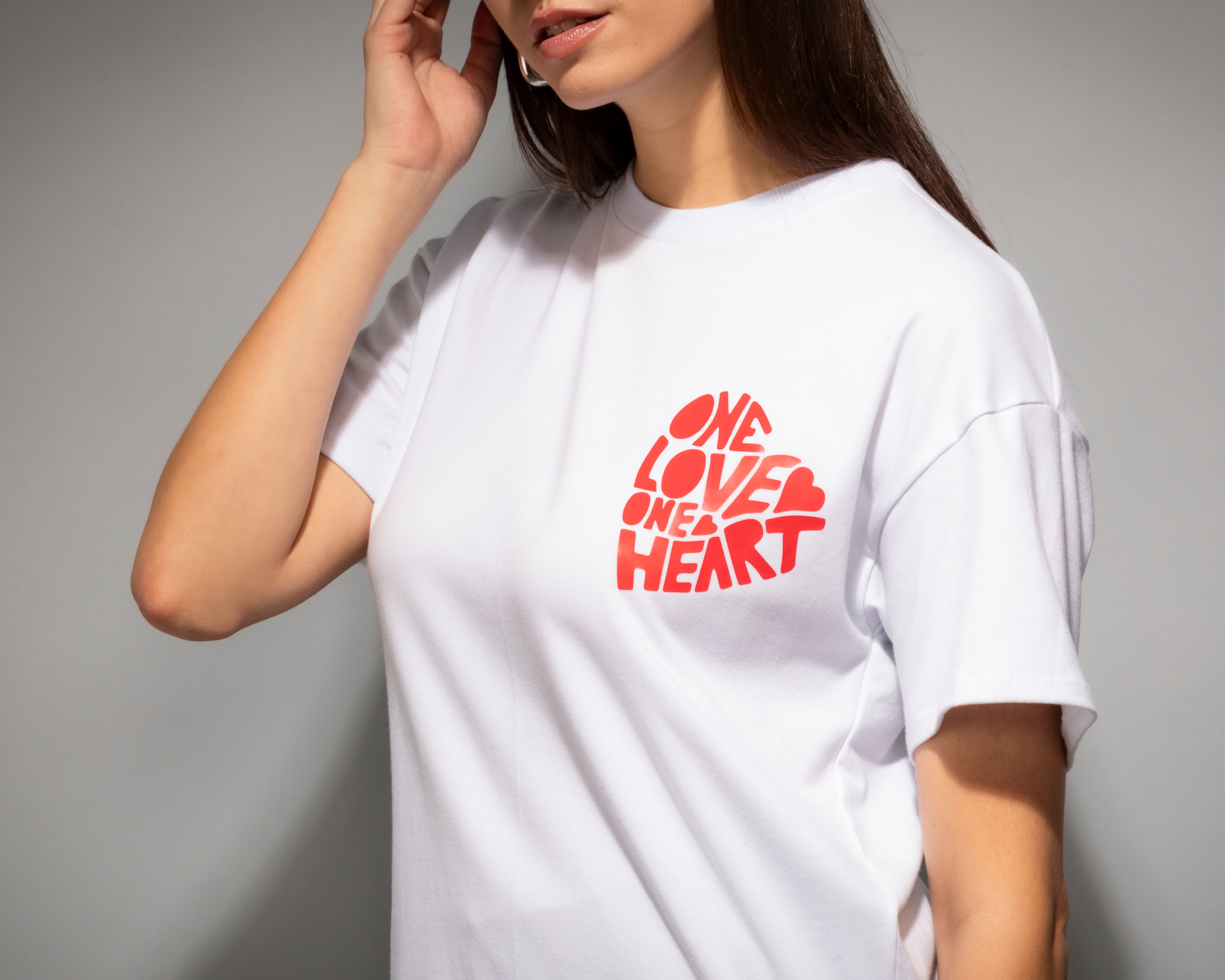 Foto 5 pulgar | Foto 4 | Playera Manga Corta One Love Corazón Strona para Mujer