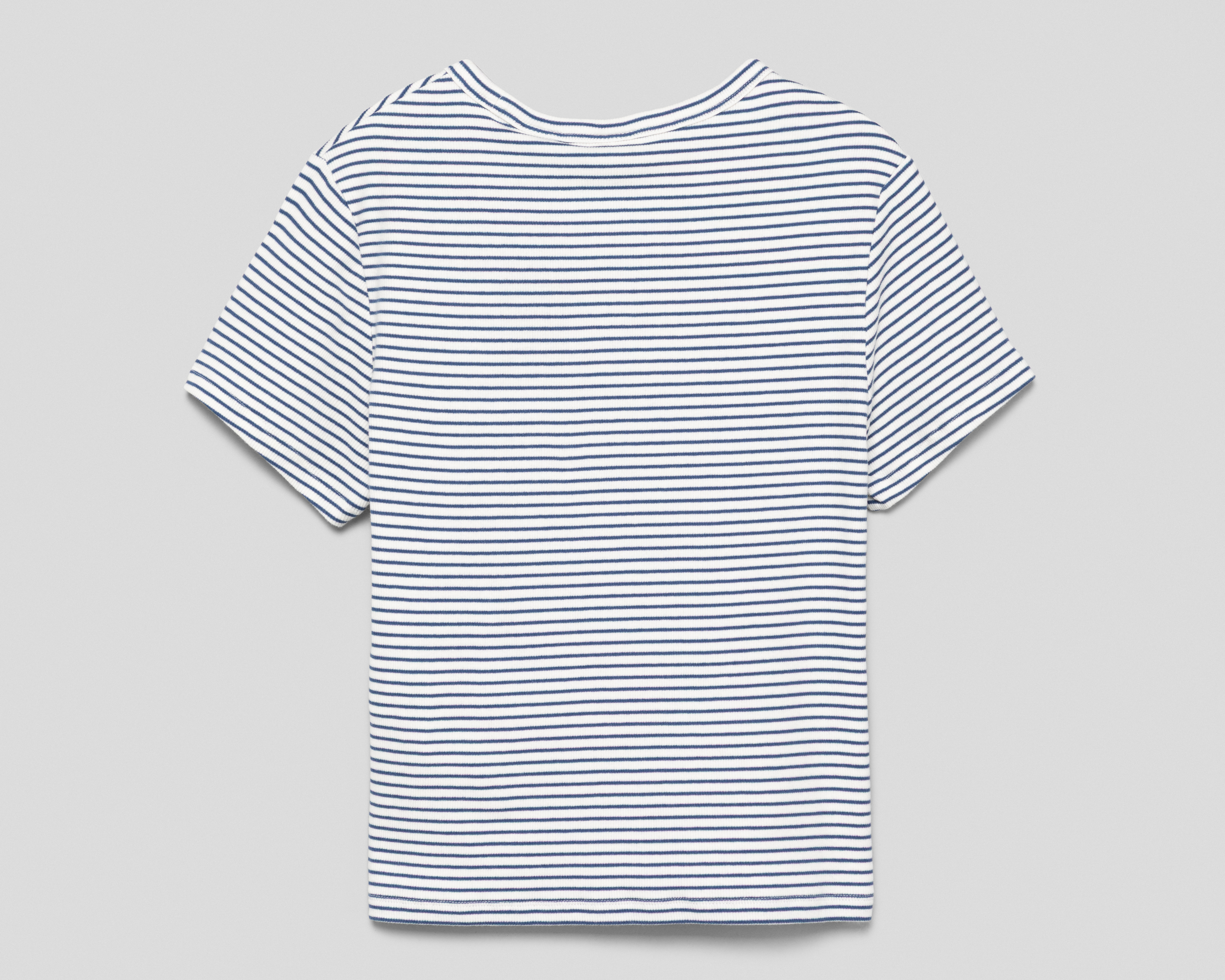 Foto 3 pulgar | Foto 2 | Playera de Manga Corta Levi's para Mujer