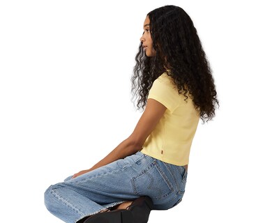Foto 4 | Foto 4 | Playera Amarilla Levi's para Mujer