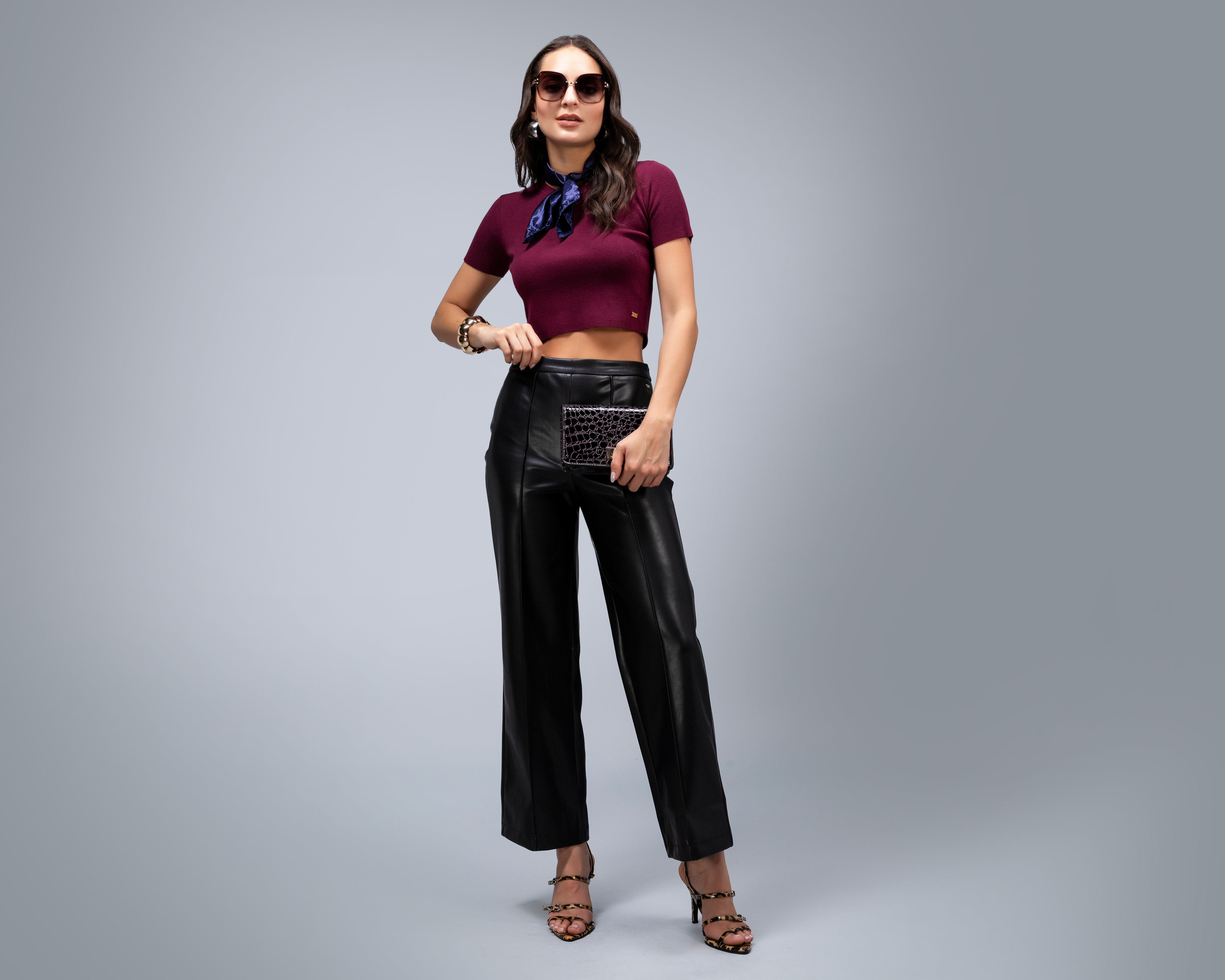 Foto 2 pulgar | Foto 1 | Playera Manga Corta Jennifer Lopez para Mujer