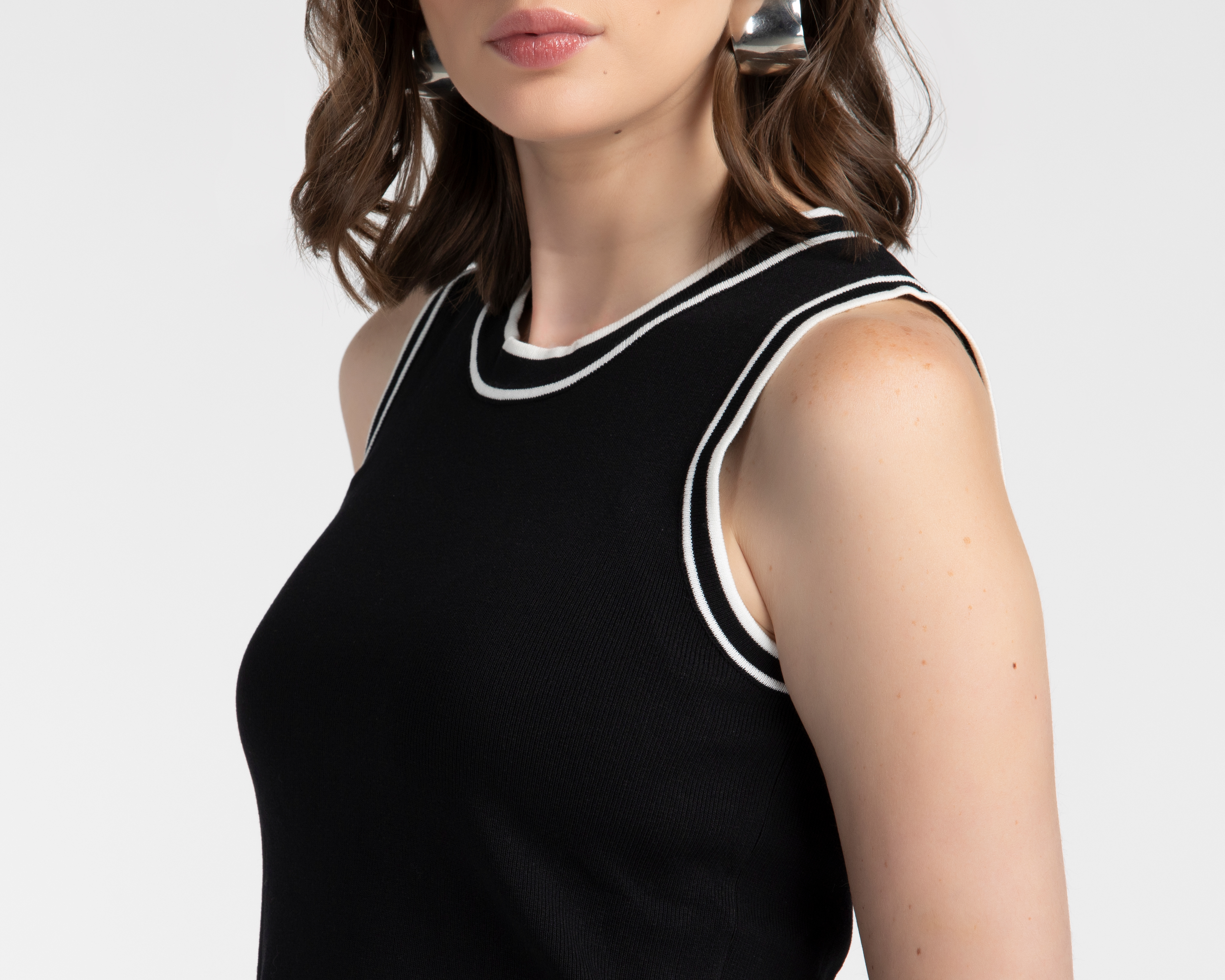 Foto 4 pulgar | Foto 3 | Playera Tejida Sahara para Mujer