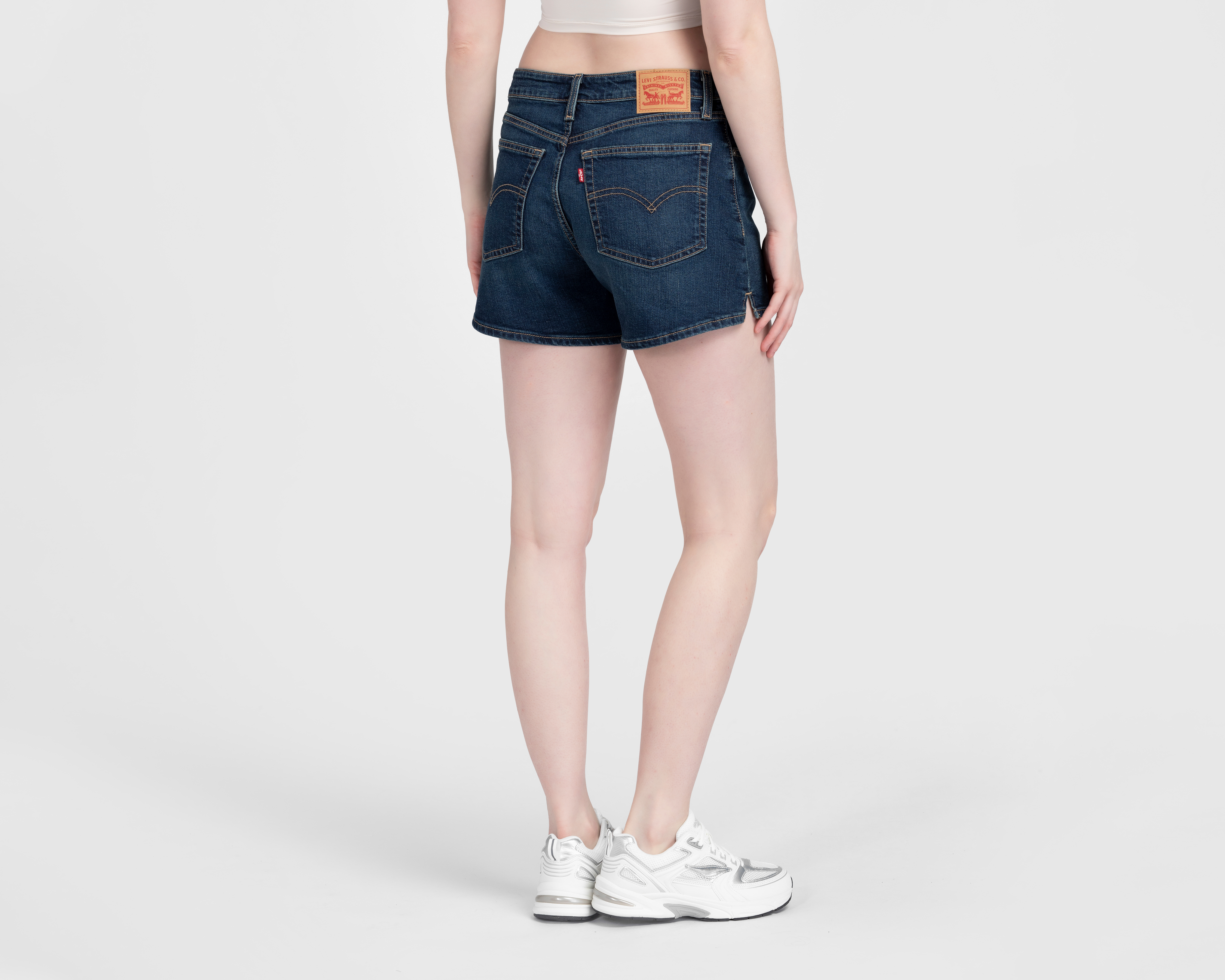 Foto 4 pulgar | Foto 3 | Short Levi's Deslavado para Mujer