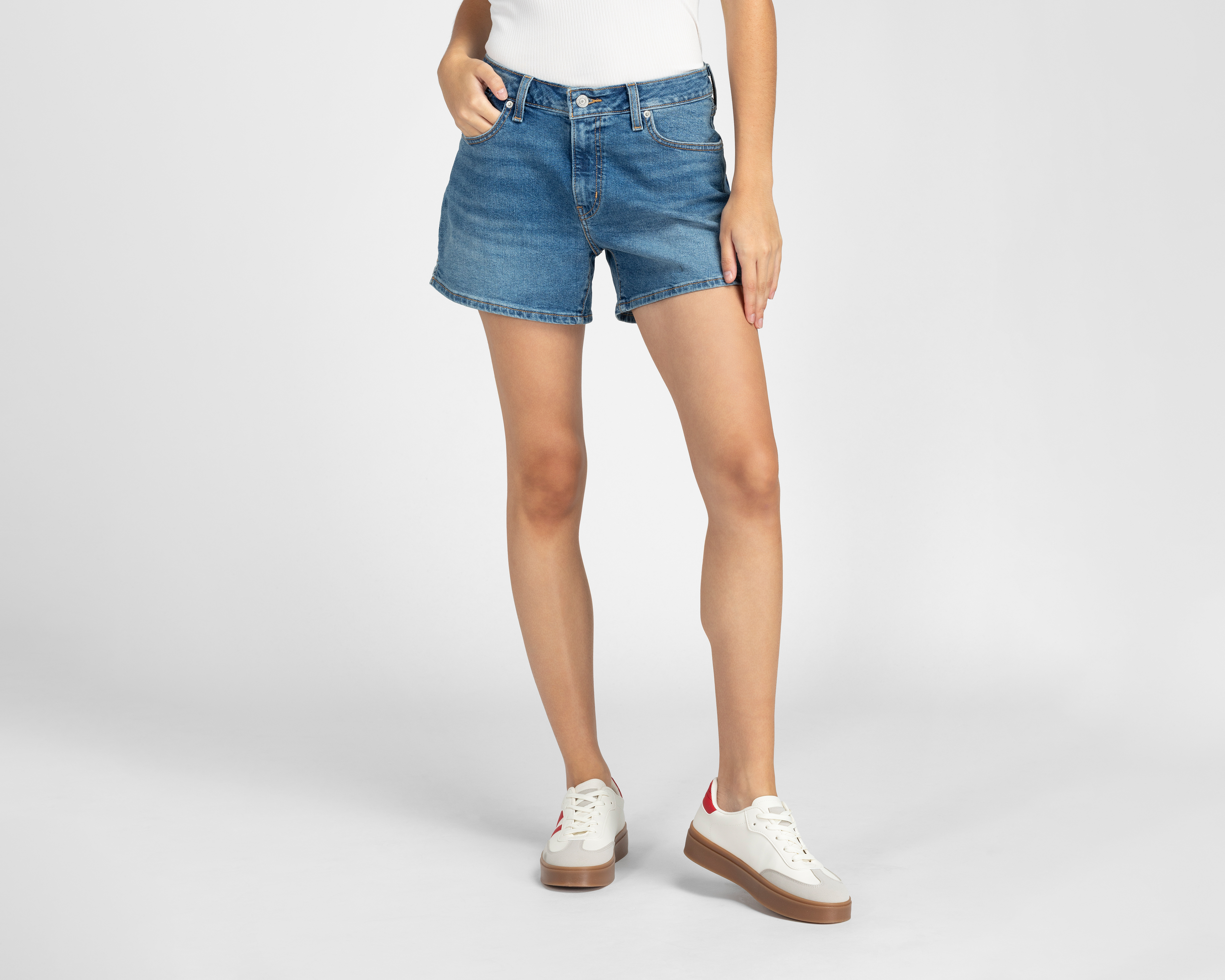 Foto 2 pulgar | Foto 1 | Short Levi's Deslavado para Mujer