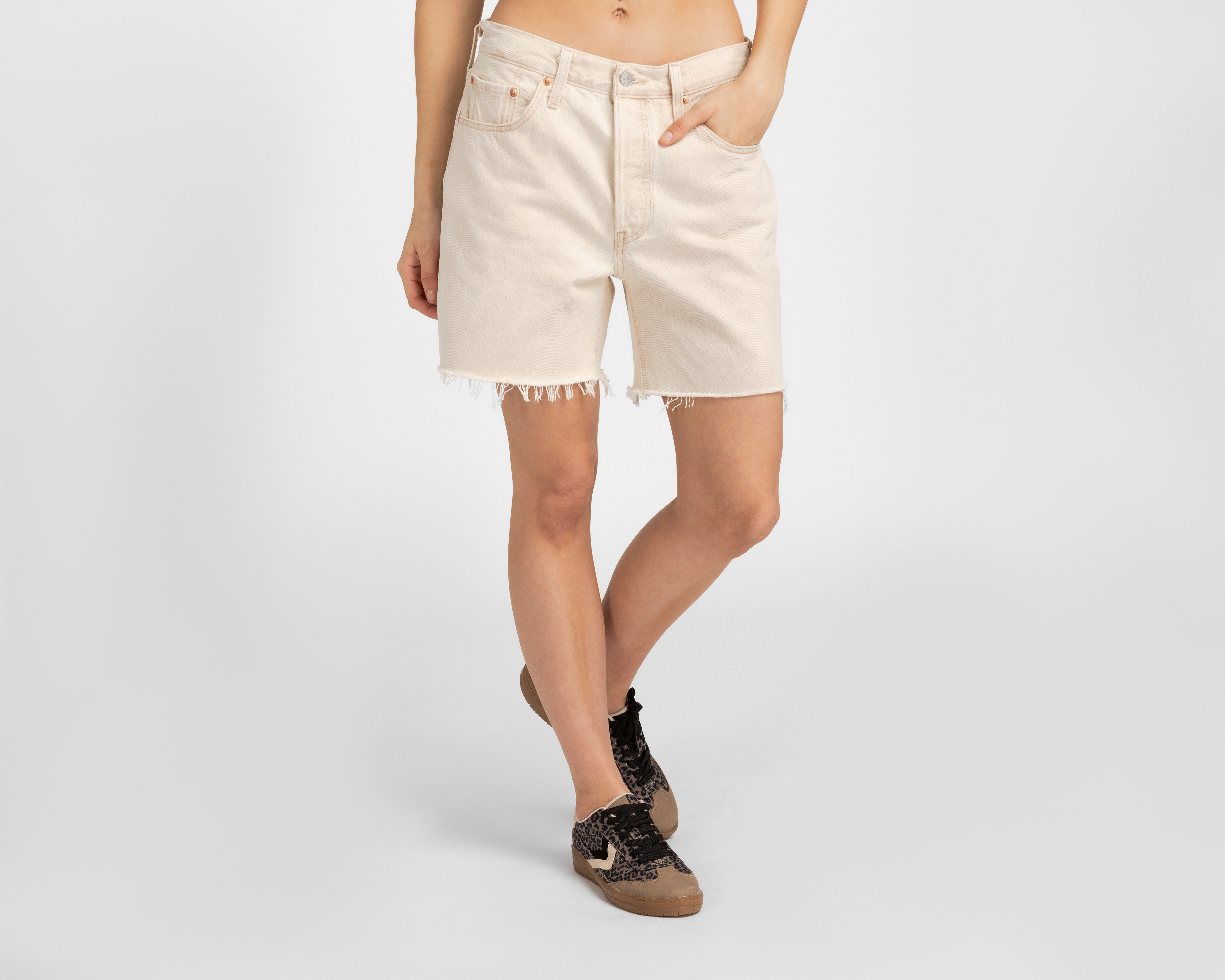 Short Levi's 501 Mid Thigh Beige para Mujer