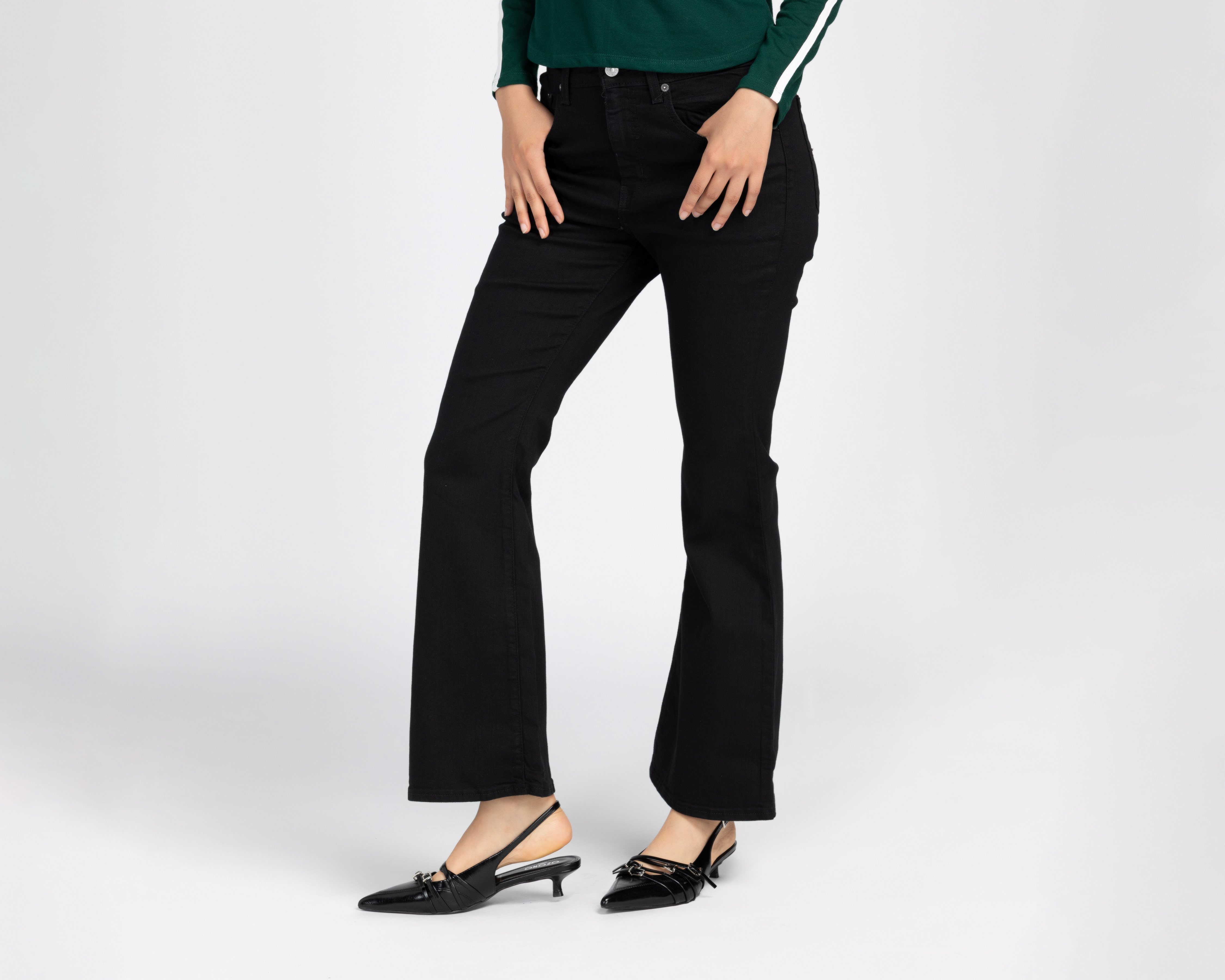 Foto 2 pulgar | Foto 1 | Jeans Flare Levi's 726 High Rise para Mujer