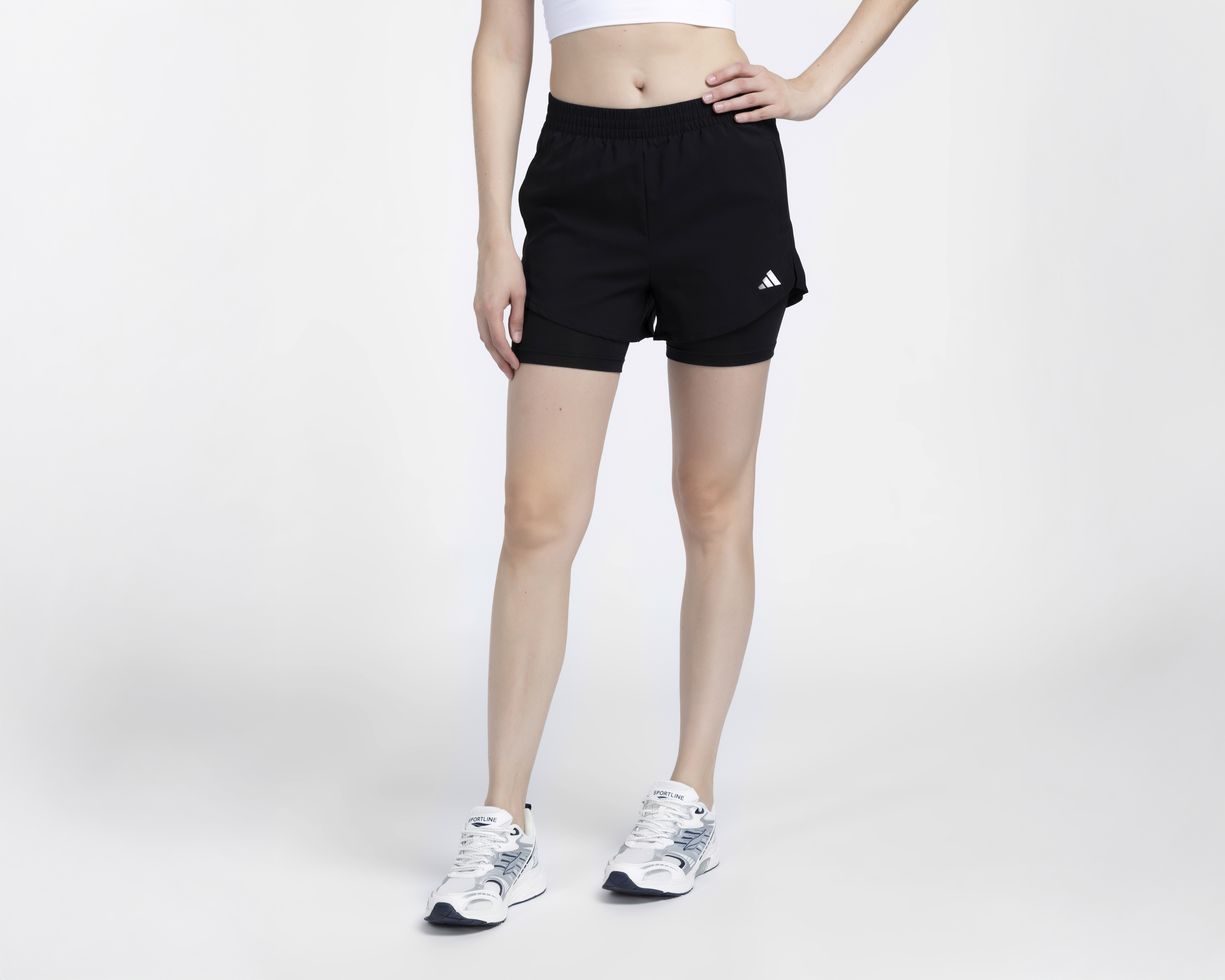 Foto 2 pulgar | Foto 1 | Short para Entrenamiento Adidas Minimal 2 en 1 Aeroready para Mujer