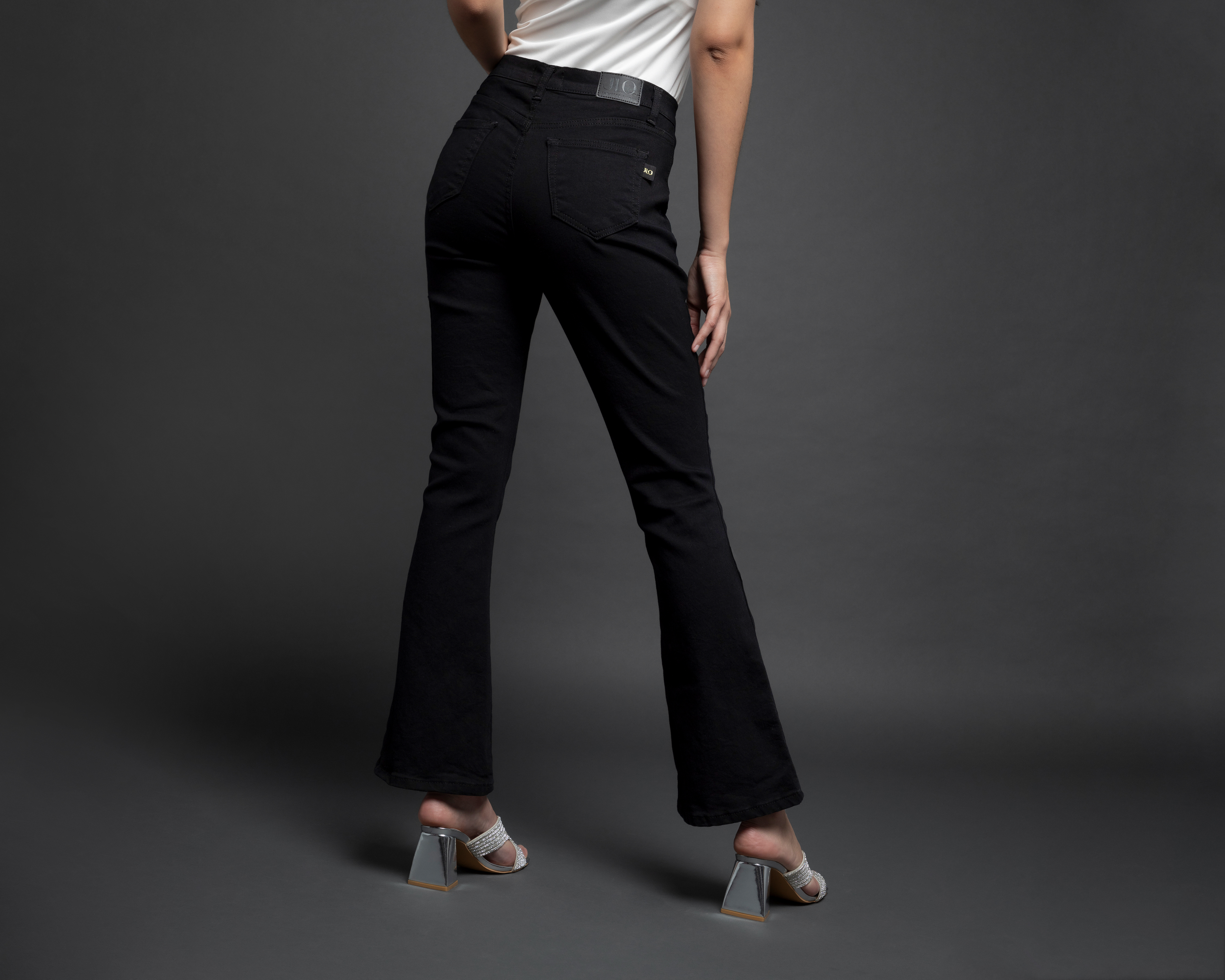 Foto 4 pulgar | Foto 3 | Jeans Flare Jennifer Lopez para Mujer