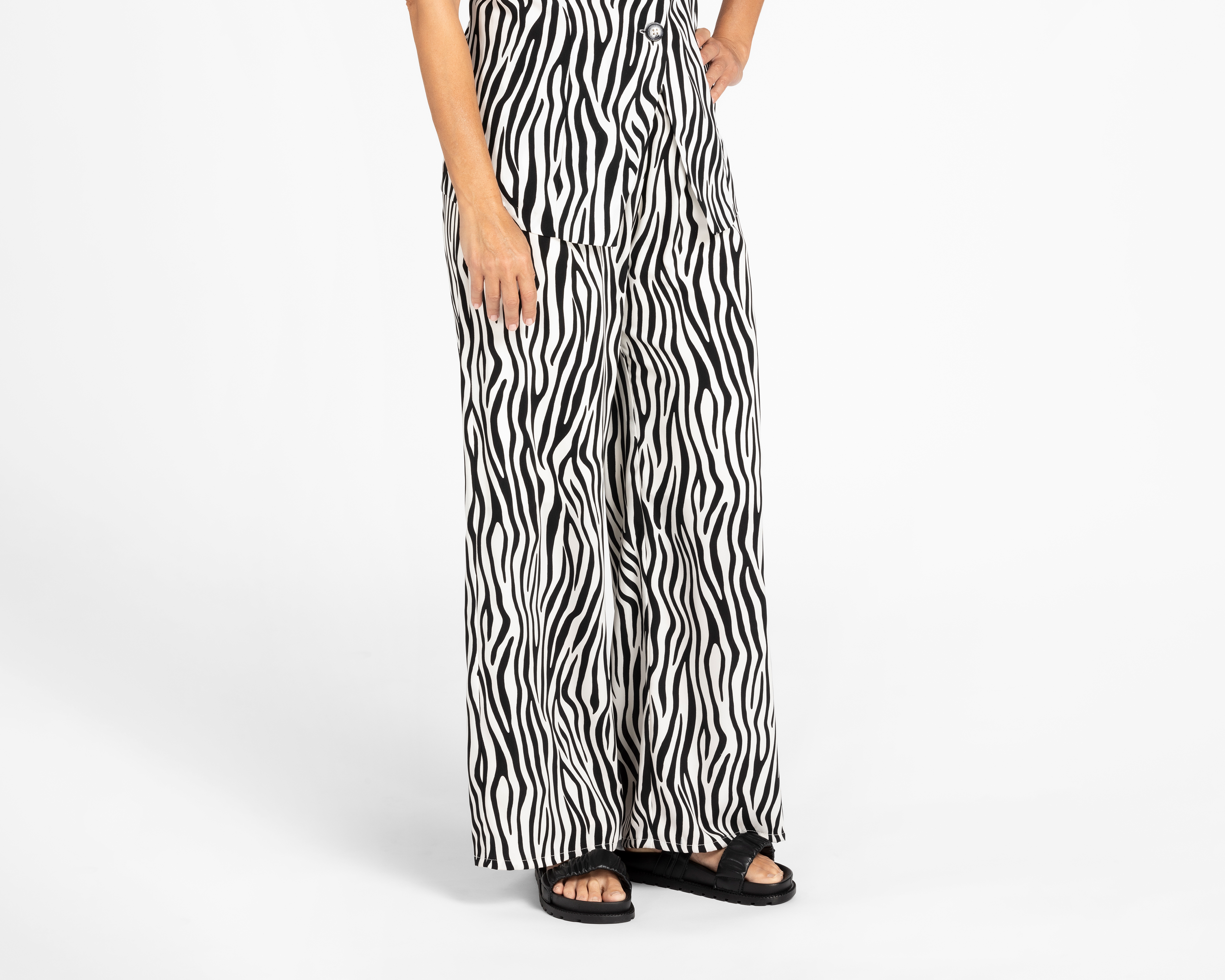 Foto 5 | Foto 5 | Blusa con Pantalón Sahara Animal Print