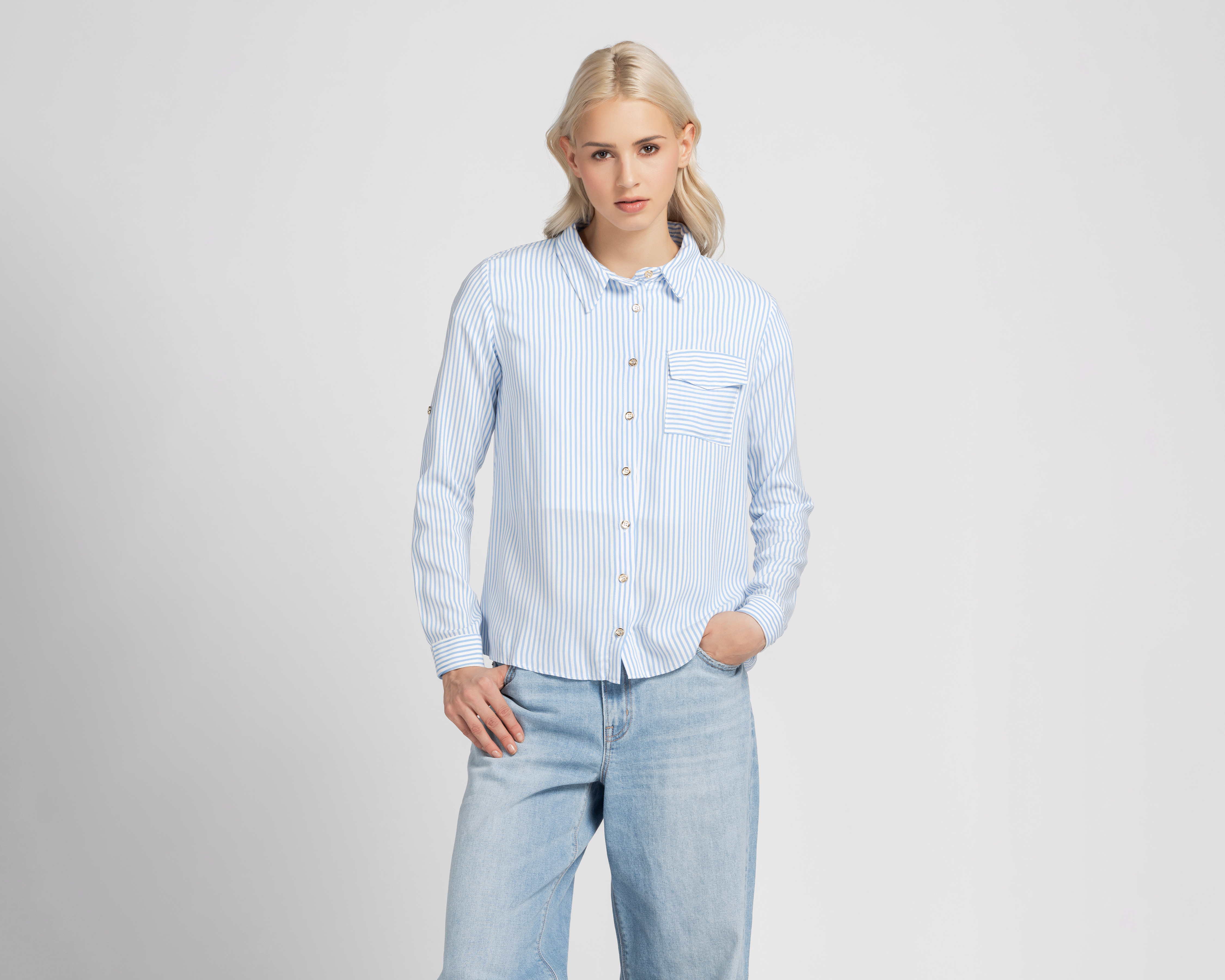Foto 2 pulgar | Foto 1 | Blusa Refill a Rayas para Mujer
