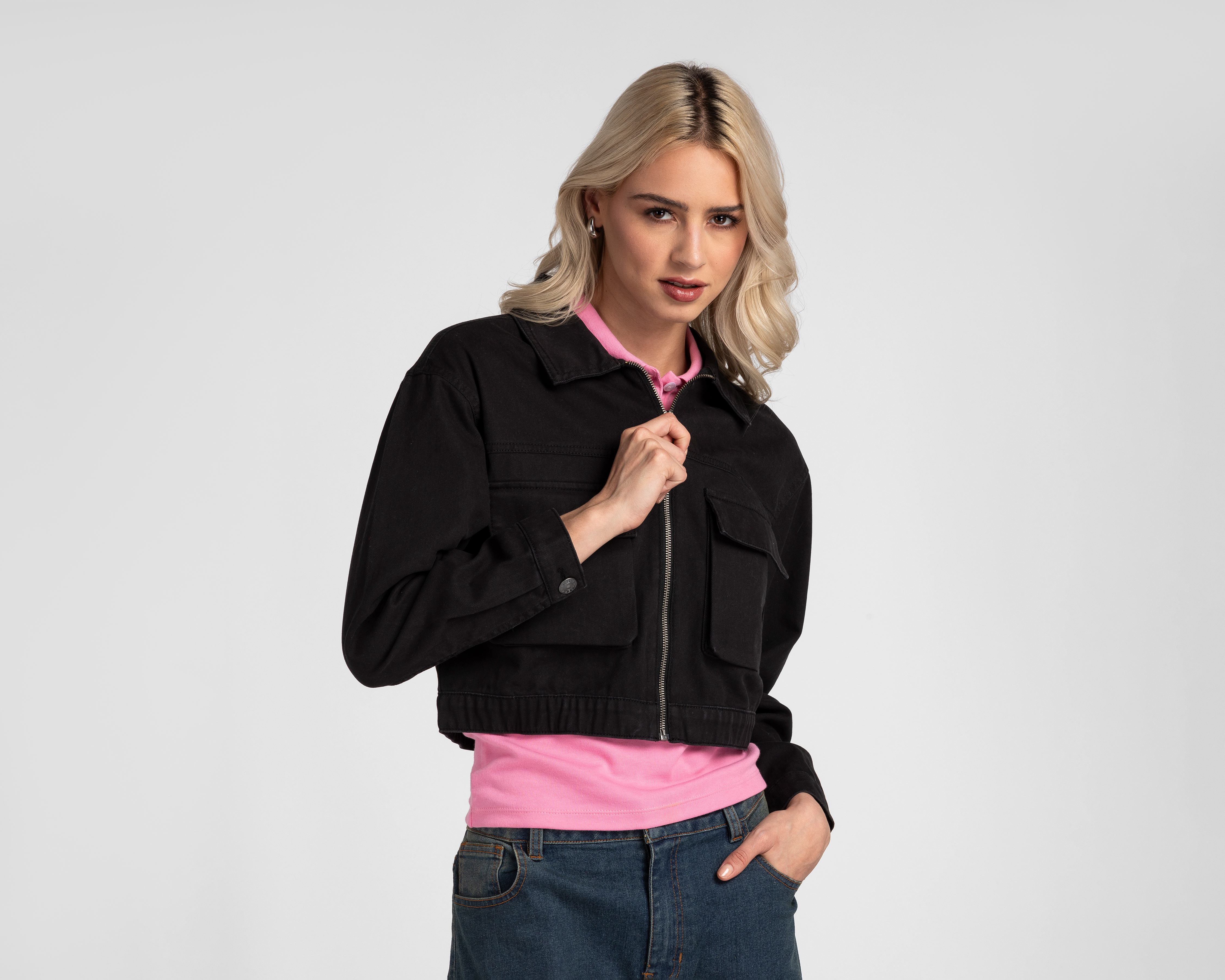 Foto 2 pulgar | Foto 1 | Chamarra Negra con Cierre Refill para Mujer
