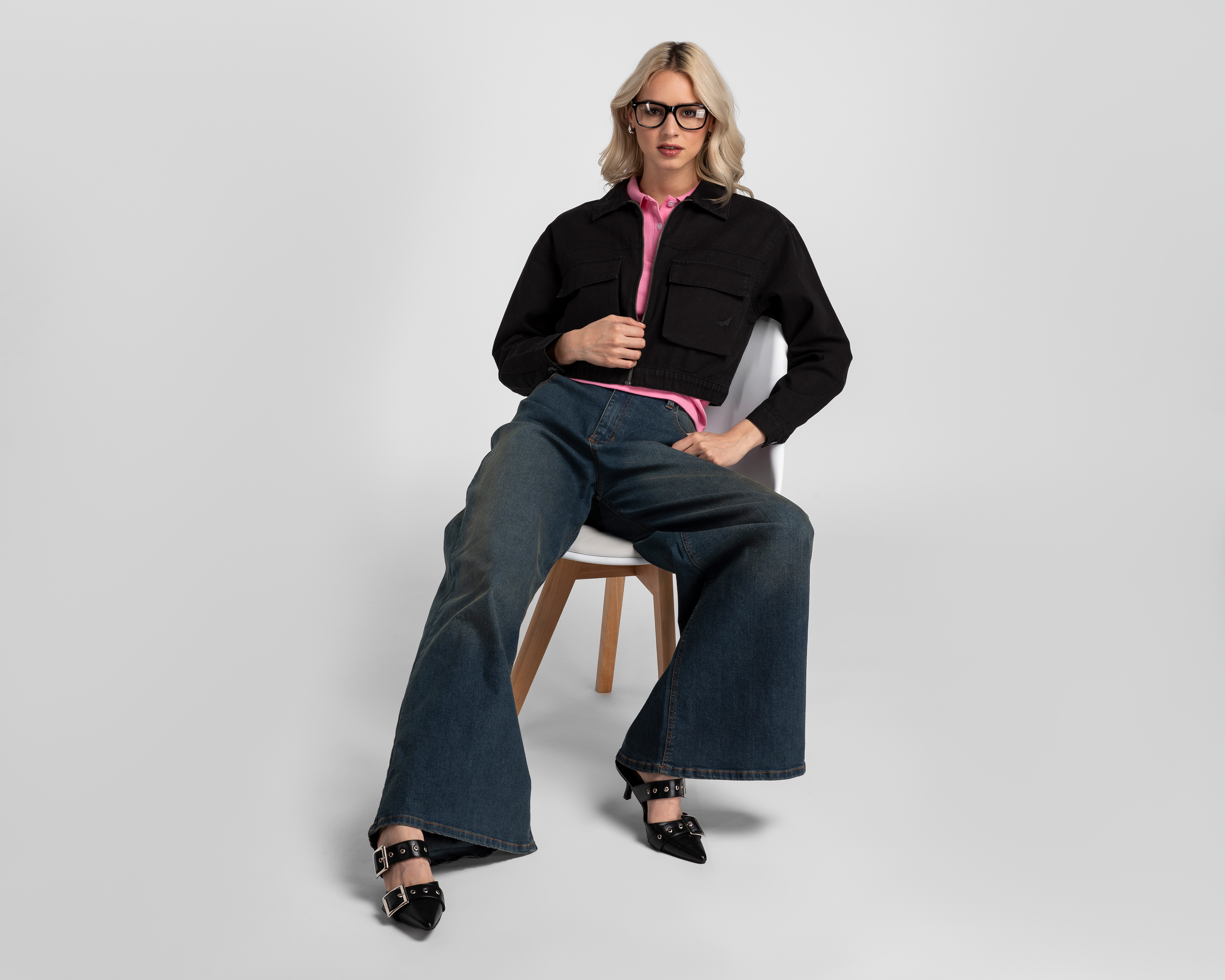 Foto 3 pulgar | Foto 2 | Chamarra Negra con Cierre Refill para Mujer