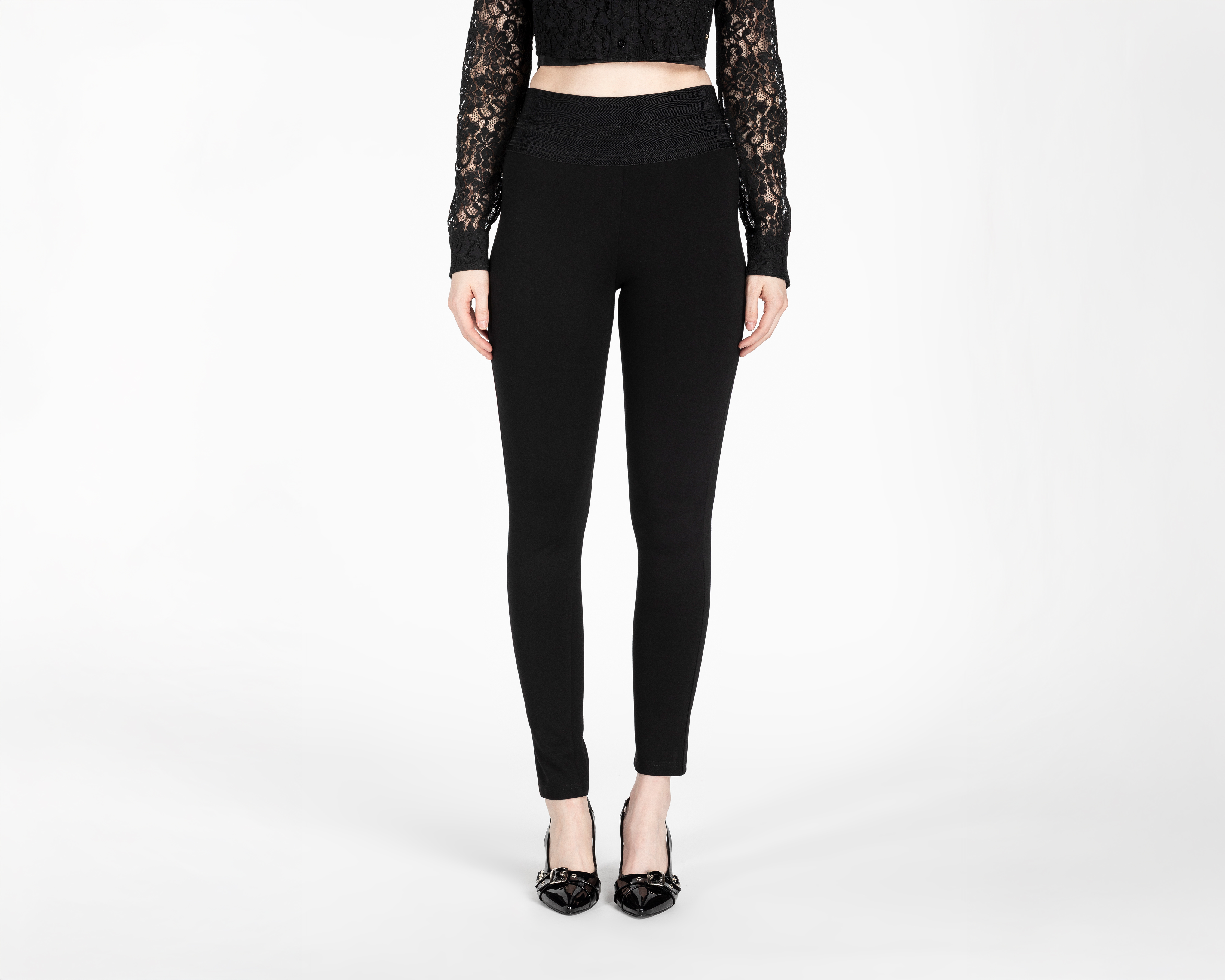 Foto 2 pulgar | Foto 1 | Leggings Negros Sahara para Mujer