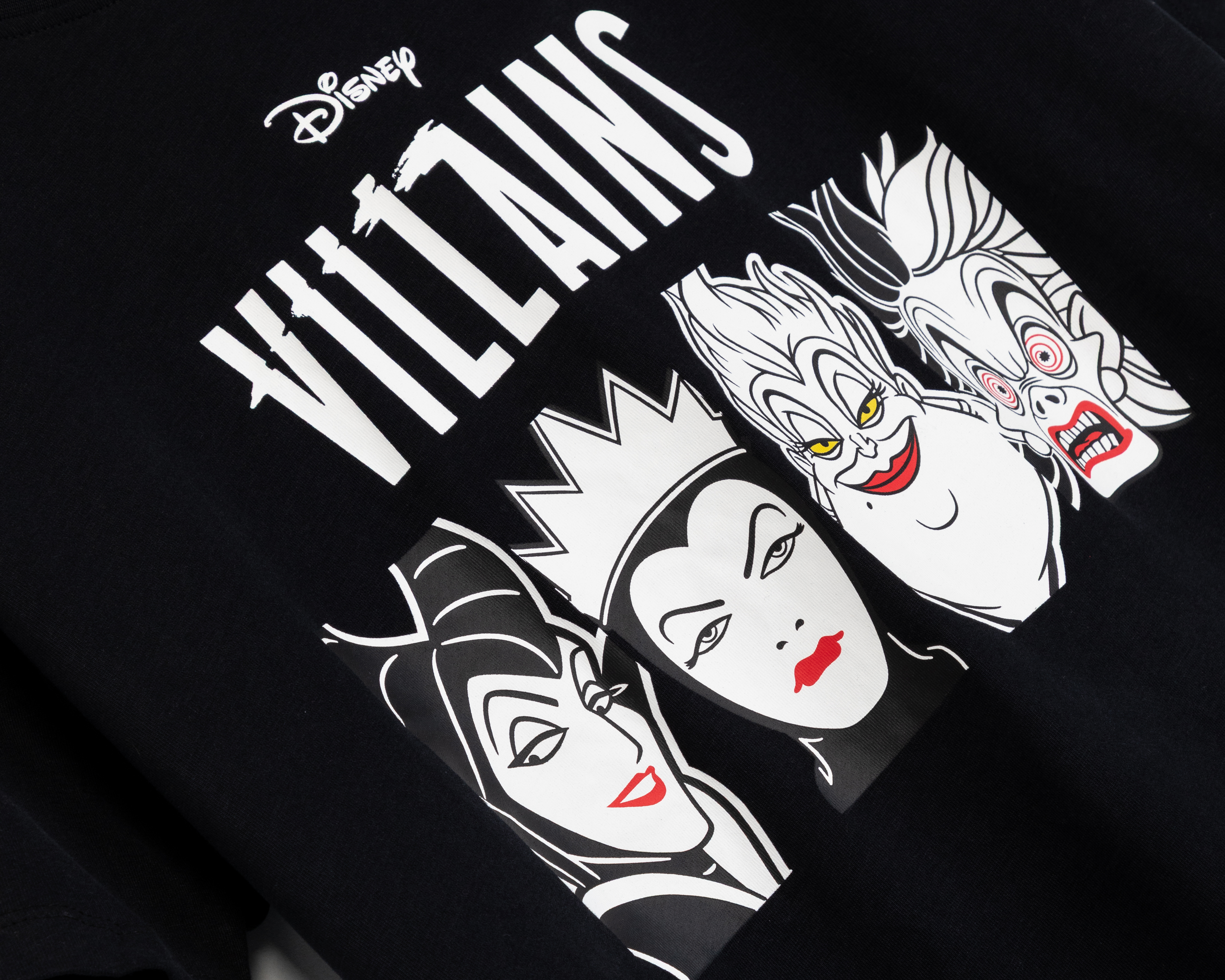 Foto 4 pulgar | Foto 3 | Playera Negra Disney Juvenil