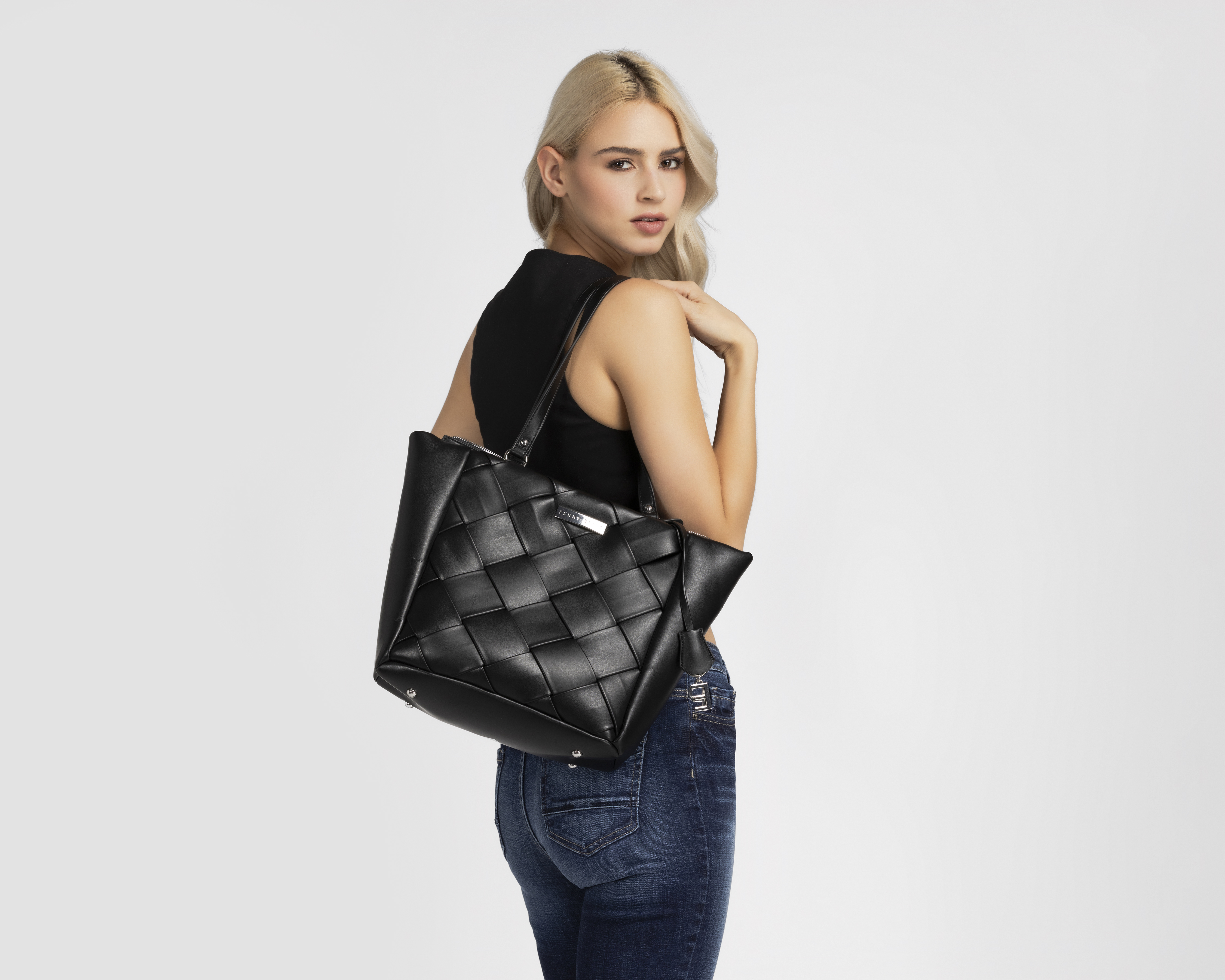 Foto 7 pulgar | Foto 6 | Bolsa de Hombro Perry Ellis