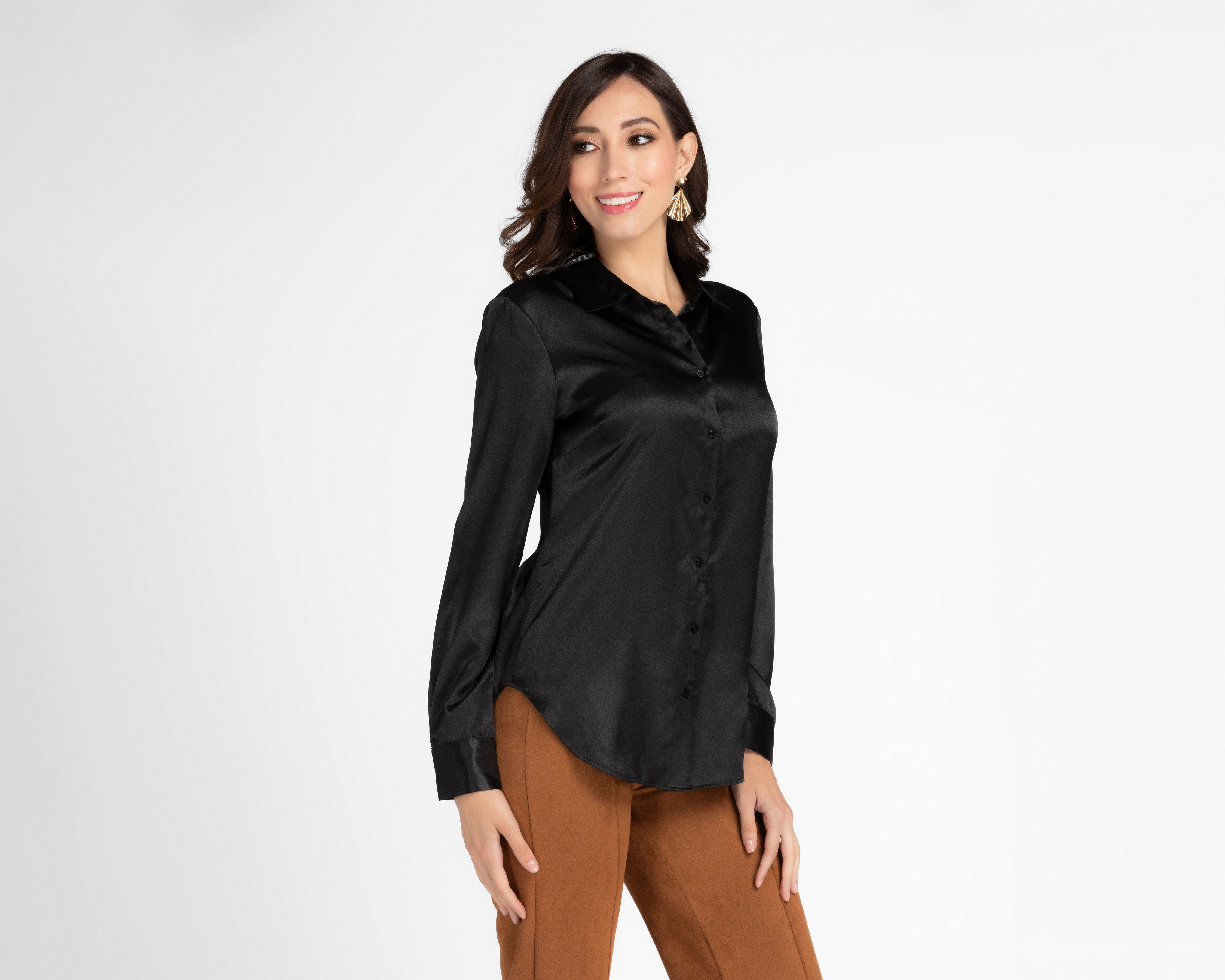 Foto 2 pulgar | Foto 1 | Camisa Jennifer Lopez Negra Manga Larga