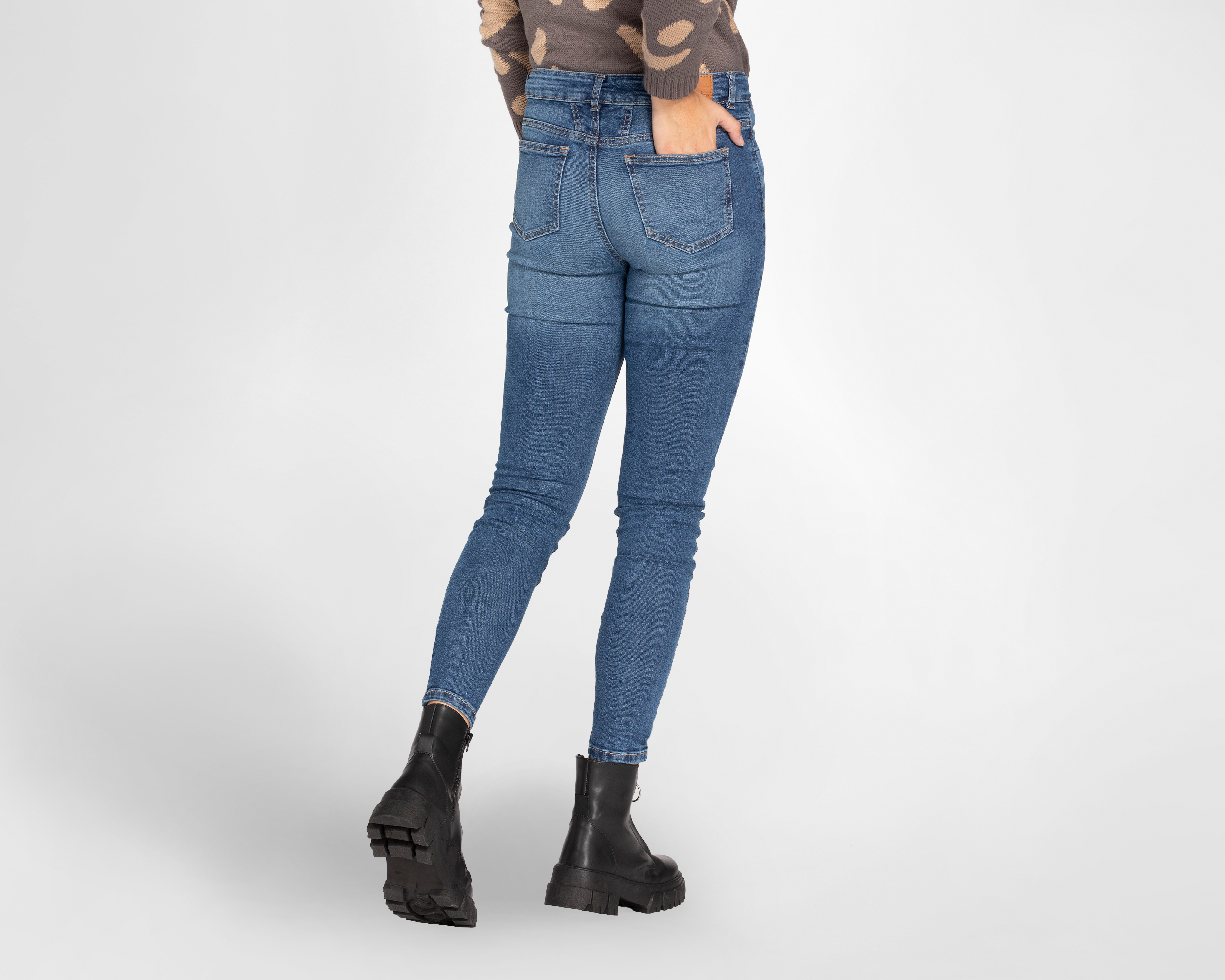 Foto 4 pulgar | Foto 3 | Jeans Skinny Refill para Mujer