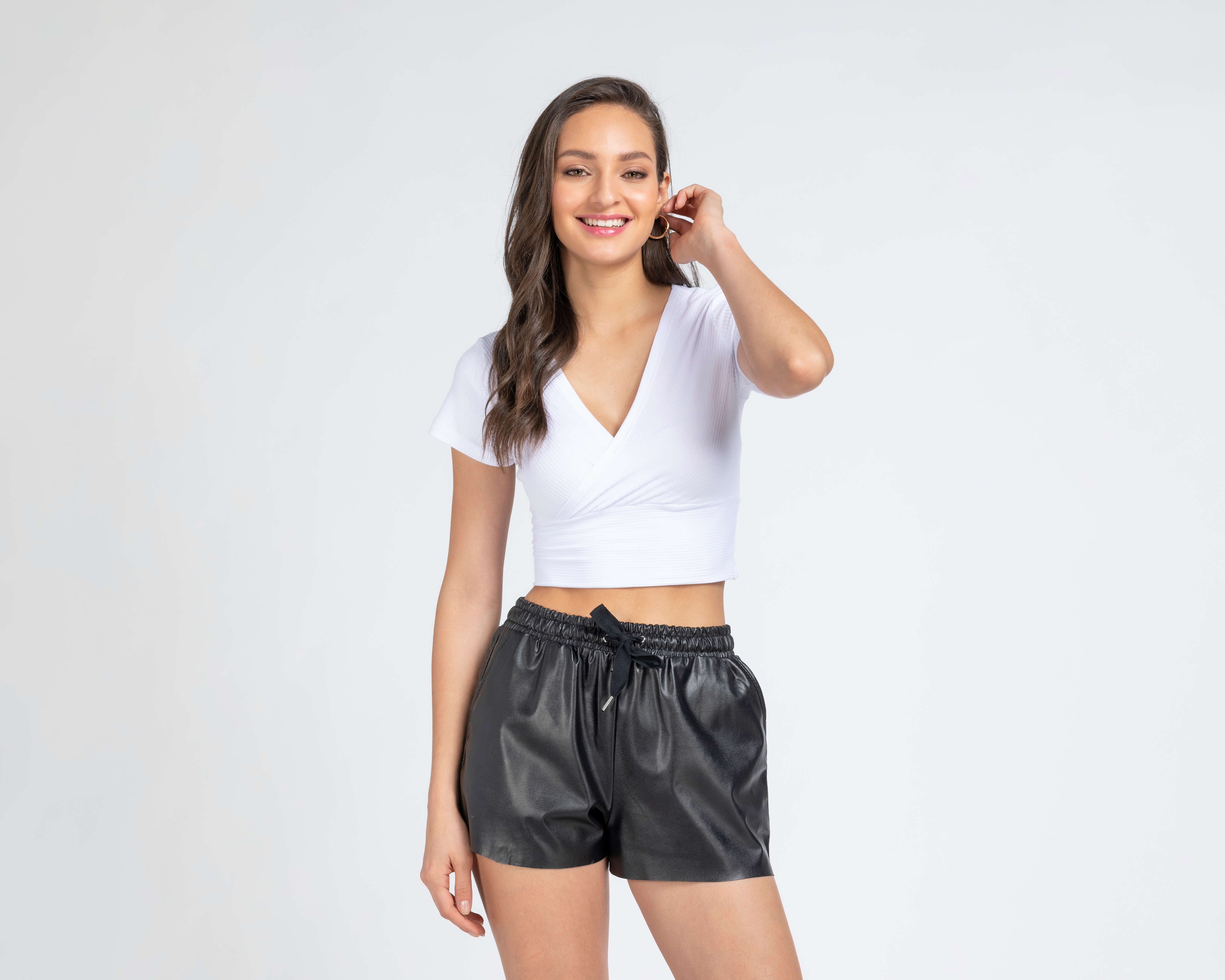 Playera Jennifer Lopez Blanca con Cuello V