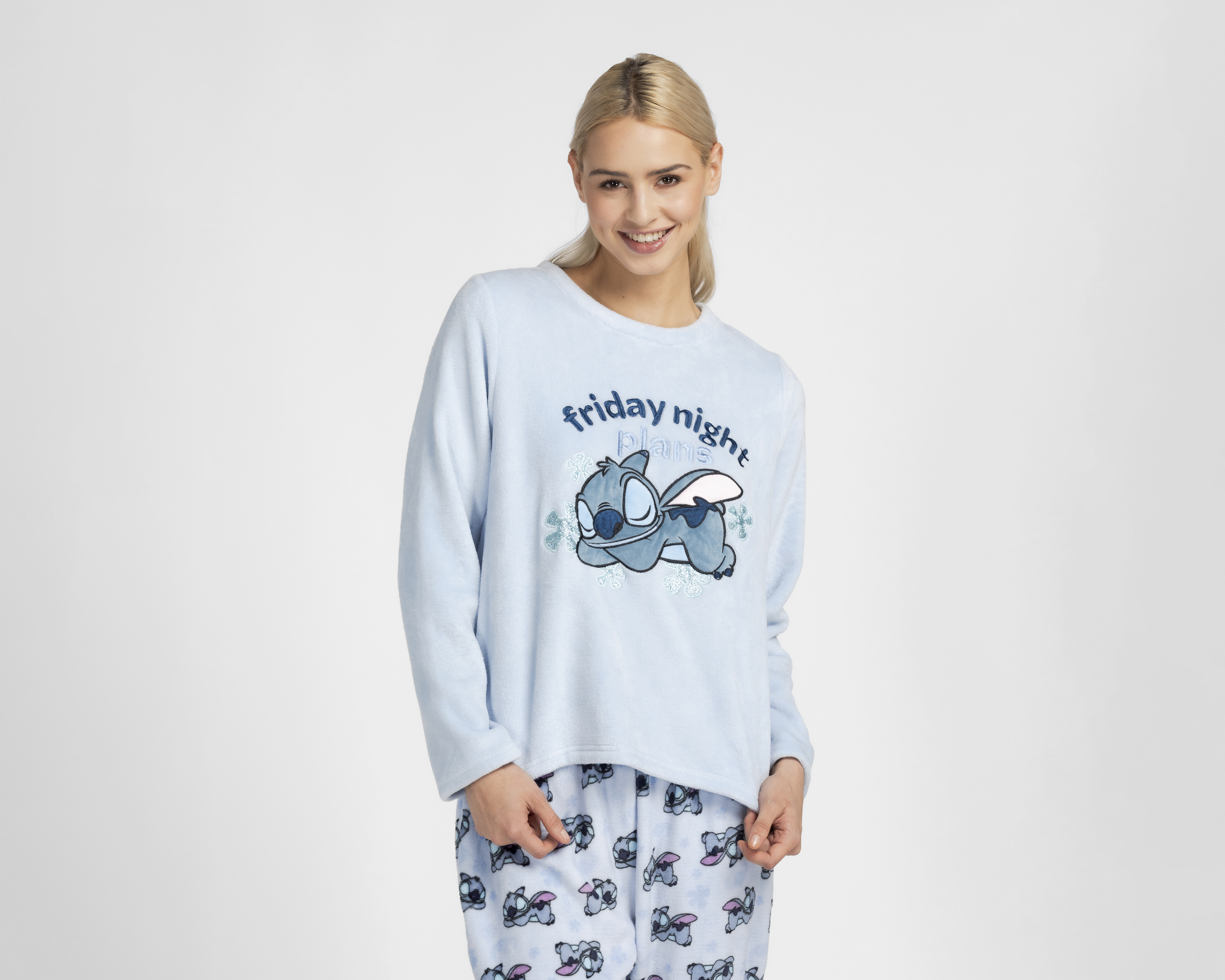 Foto 4 pulgar | Foto 3 | Pijama Disney para Mujer 2 Piezas