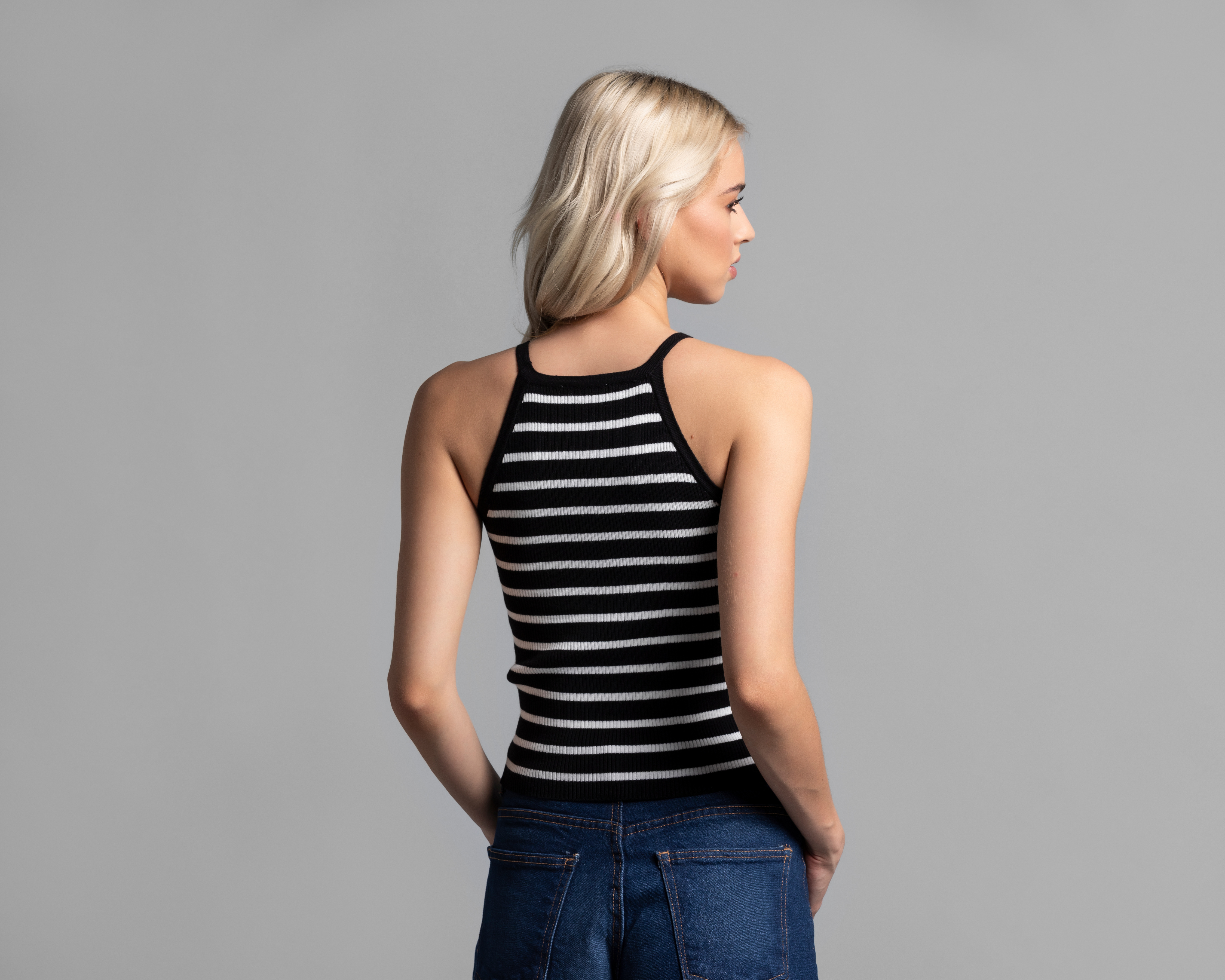 Foto 4 pulgar | Foto 3 | Playera sin Mangas Strona para Mujer