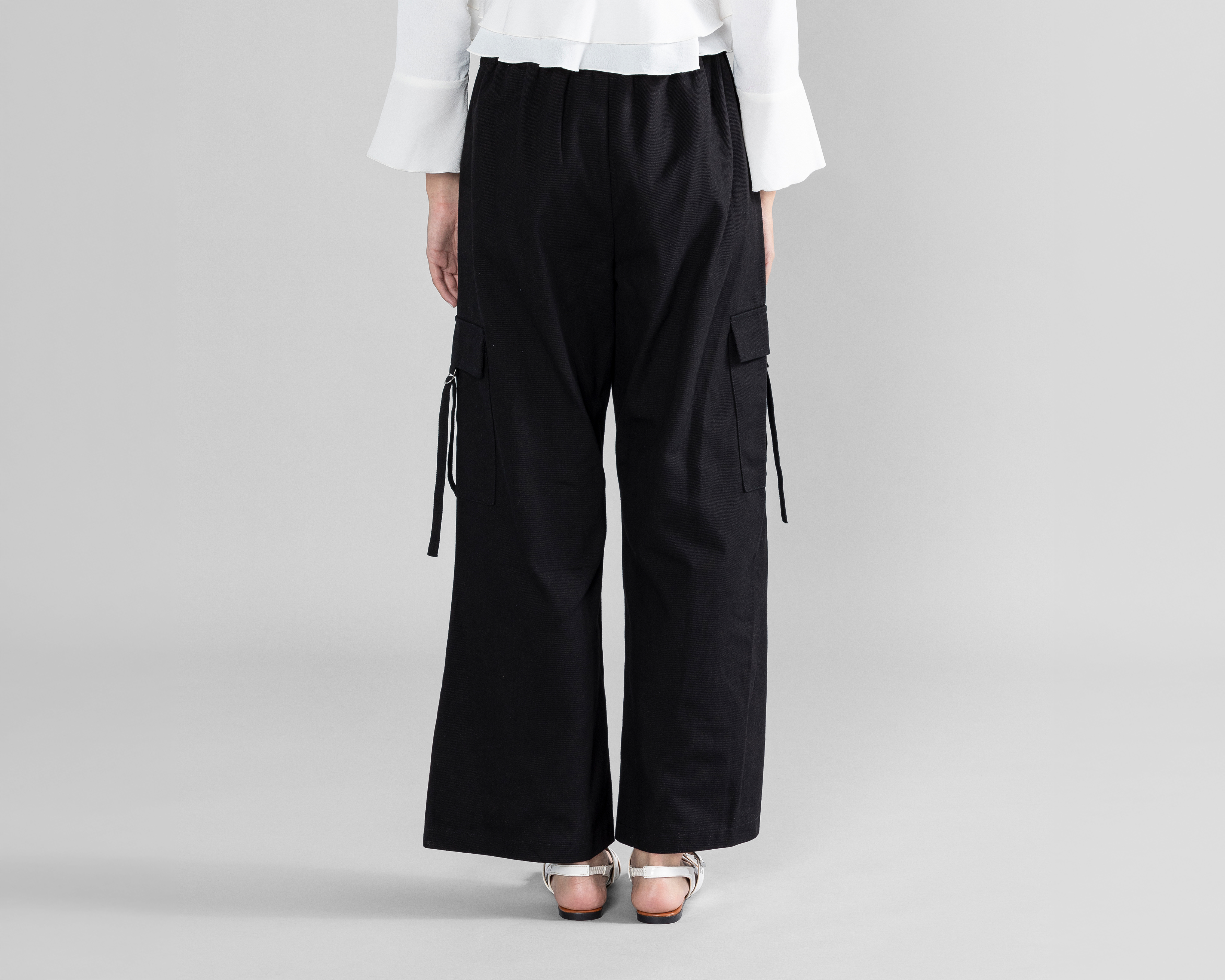 Foto 4 pulgar | Foto 3 | Pantalón Cargo Strona Negro para Mujer