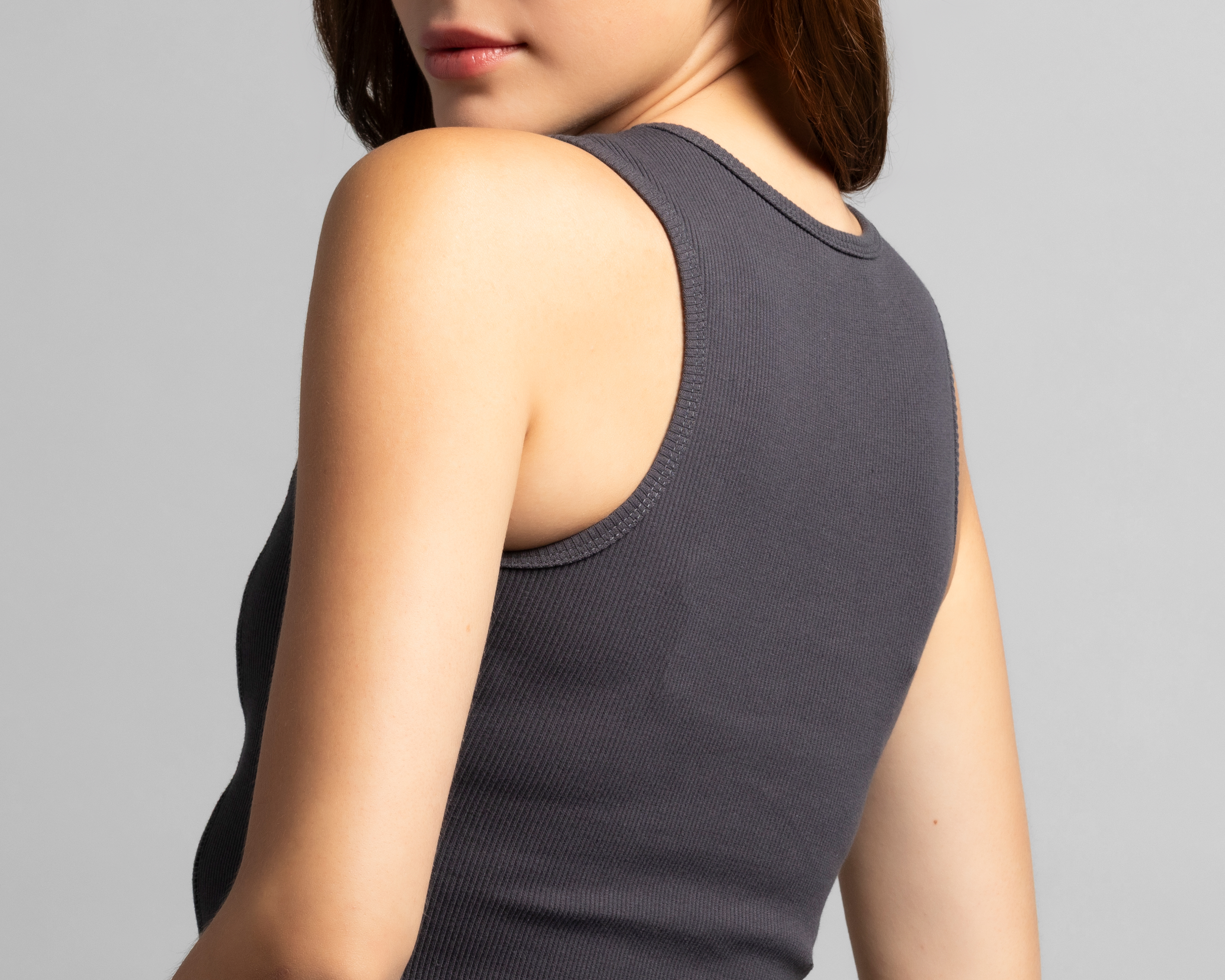 Foto 6 pulgar | Foto 5 | Playera Gris Strona para Mujer