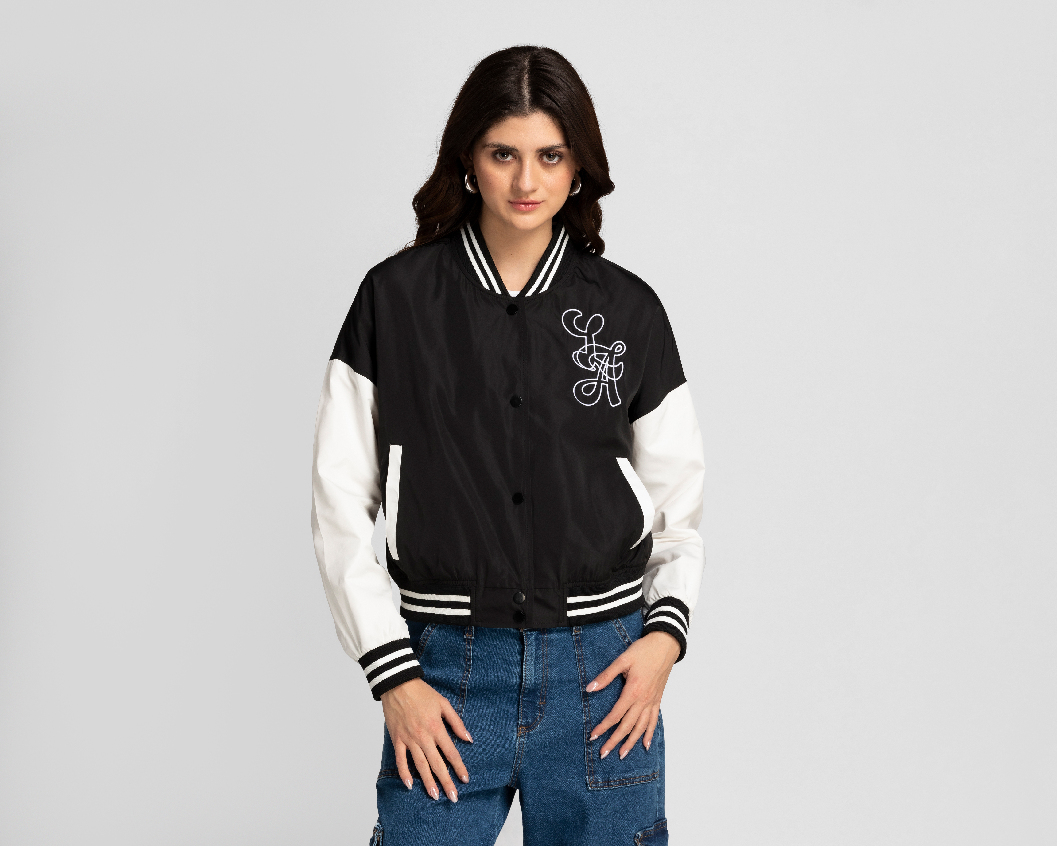 Foto 2 pulgar | Foto 1 | Chamarra Refill Negra con Botones