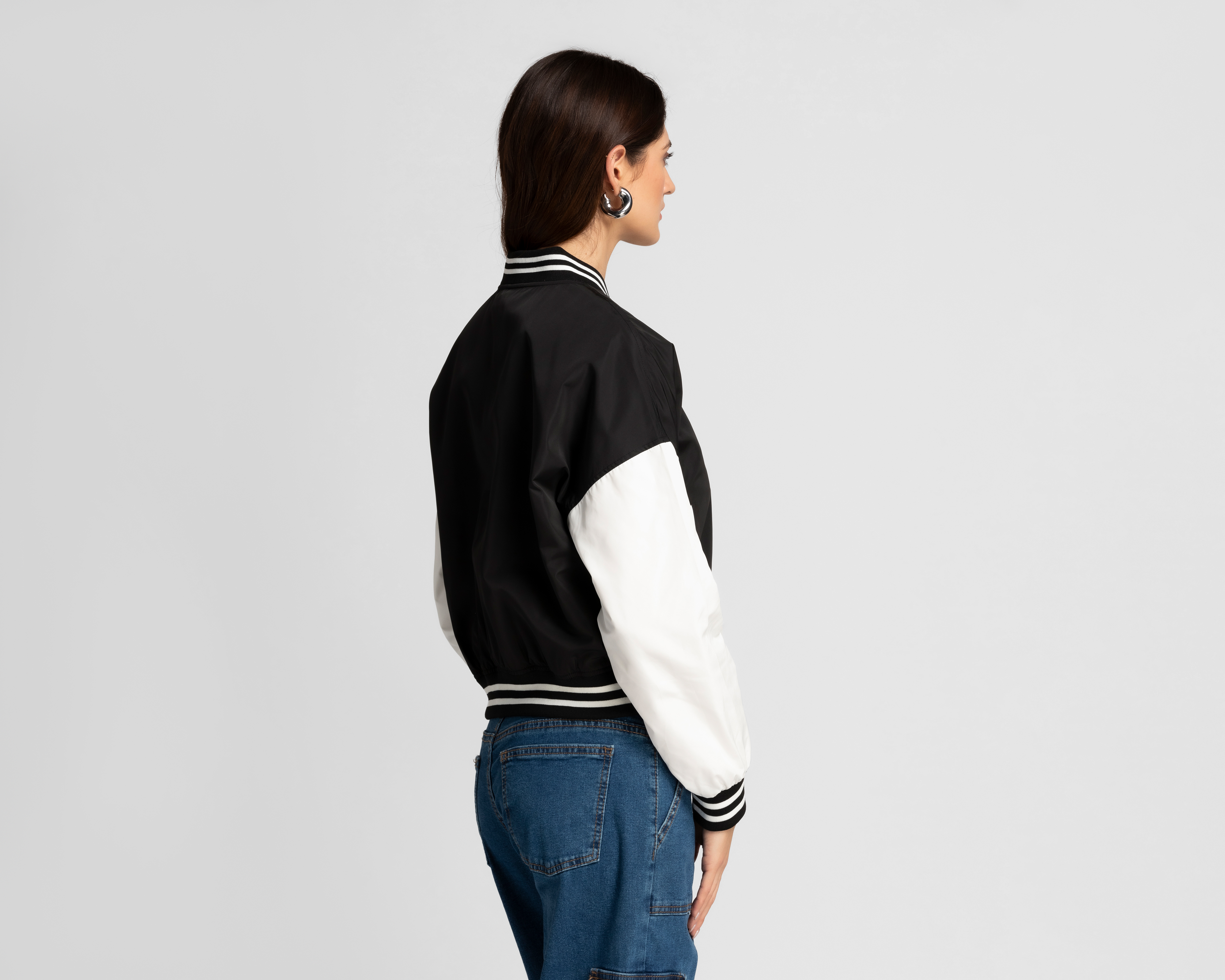 Foto 4 pulgar | Foto 3 | Chamarra Refill Negra con Botones