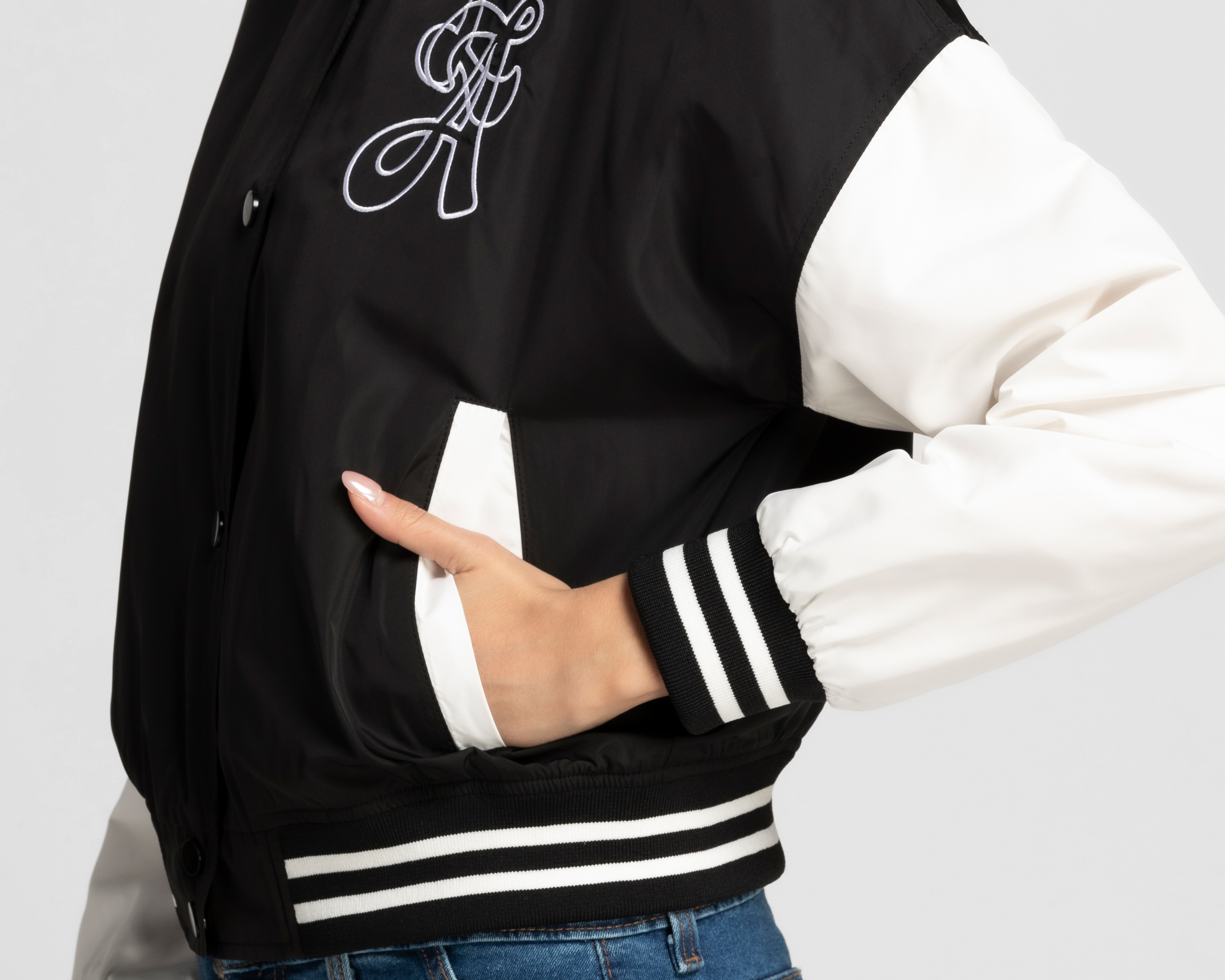 Foto 5 pulgar | Foto 4 | Chamarra Refill Negra con Botones