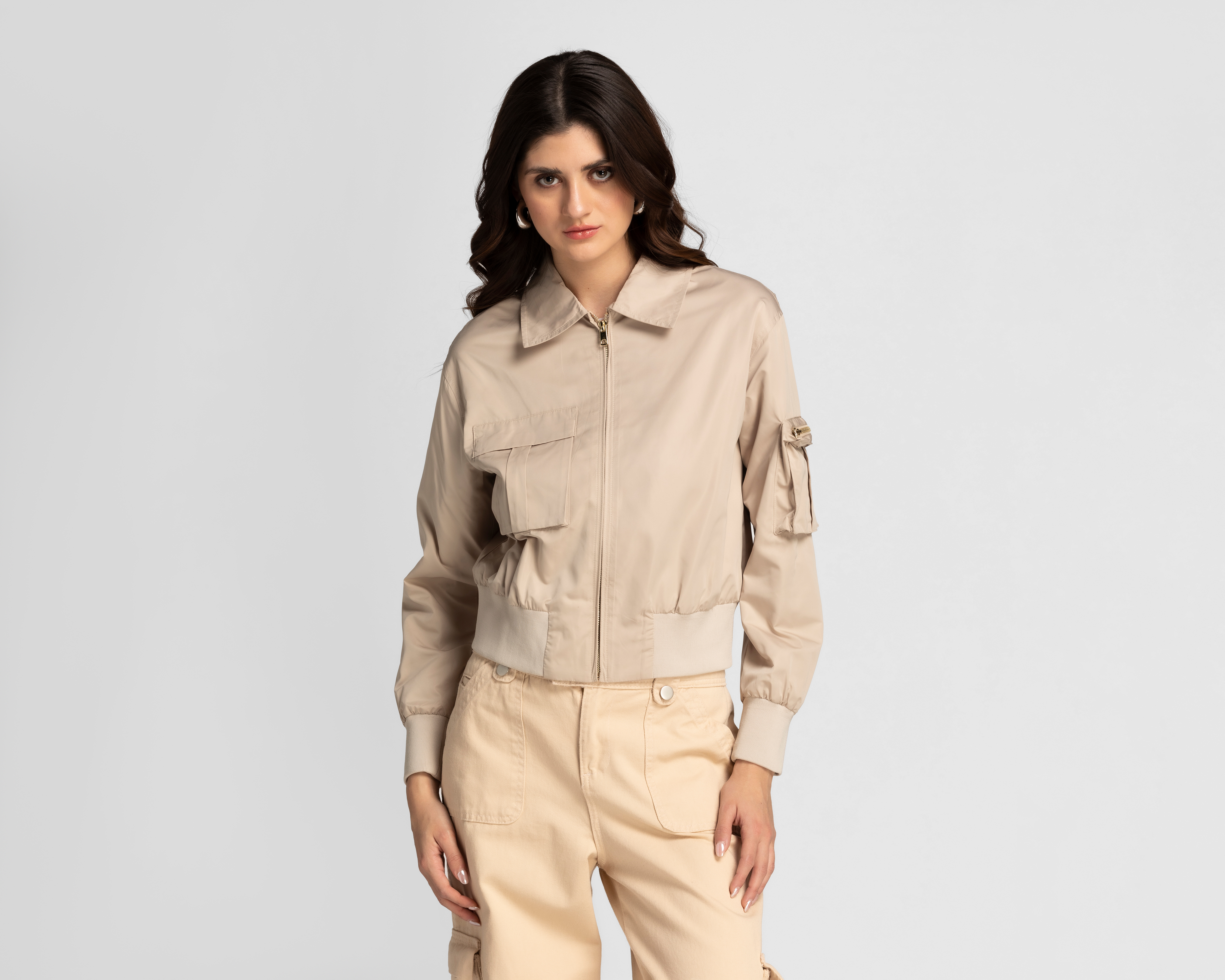 Chamarra Refill Beige con Bolsas Cargo