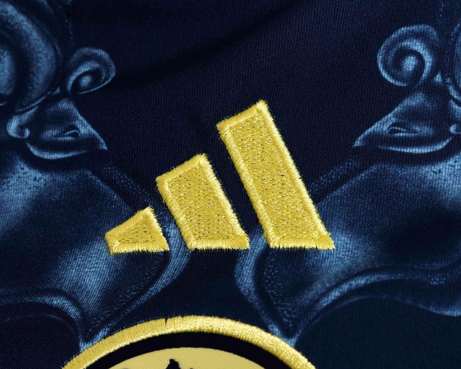 Foto 4 pulgar | Foto 3 | Jersey Adidas Club América Visitante 25/26 para Mujer