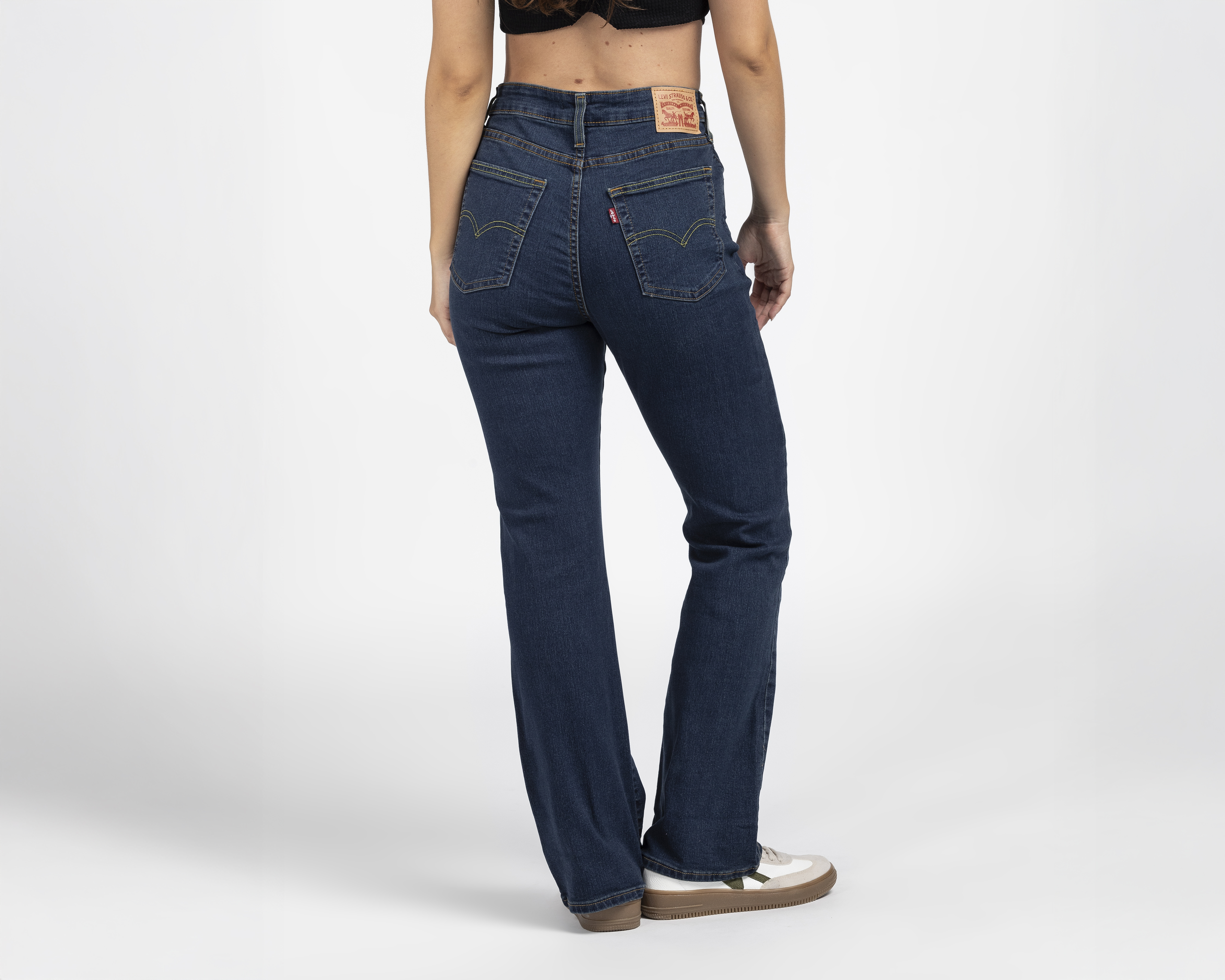 Foto 4 pulgar | Foto 3 | Jeans Levi's 725 High Rise Bootcut para Mujer