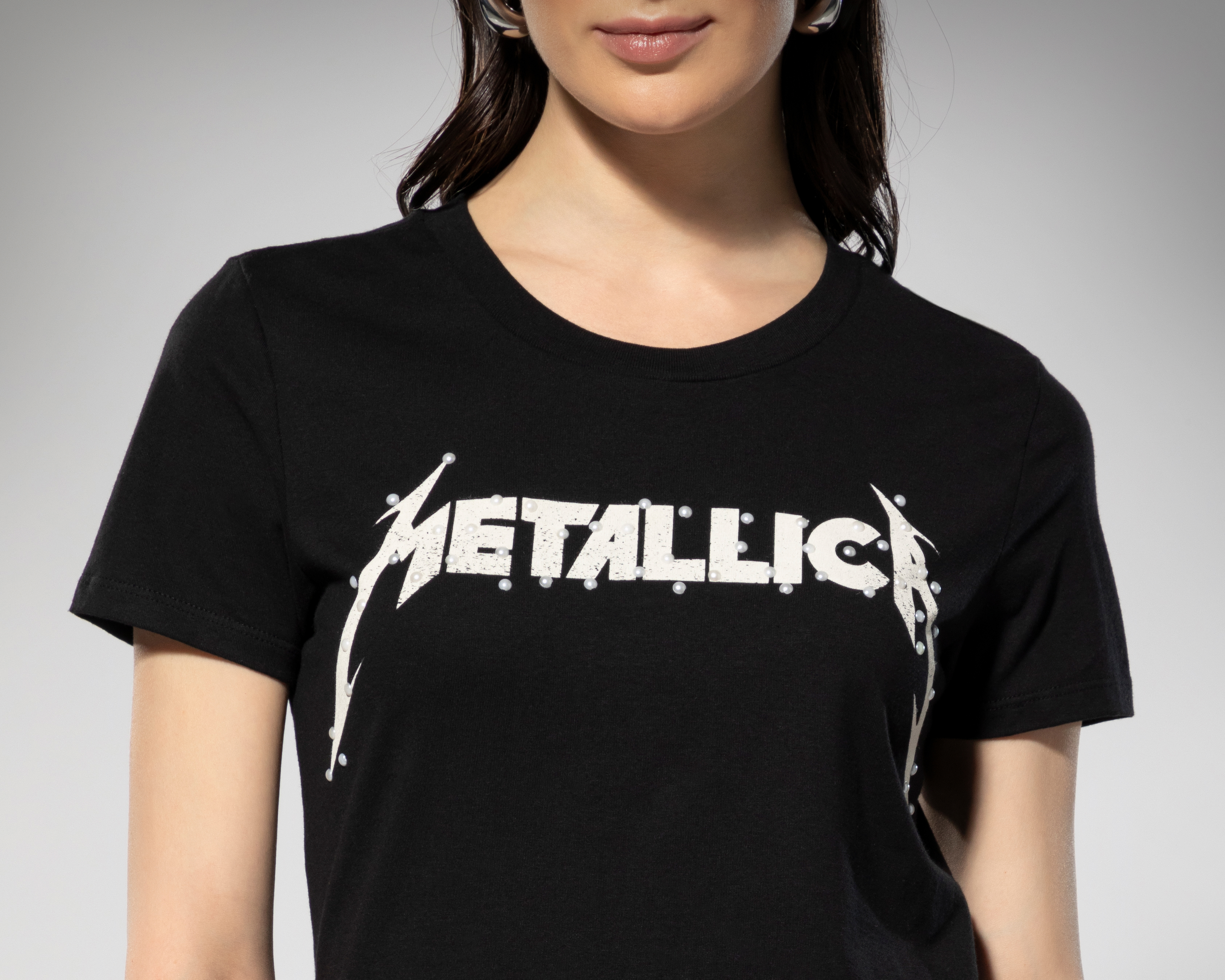 Foto 5 pulgar | Foto 4 | Playera Metallica Negra con Aplicaciones