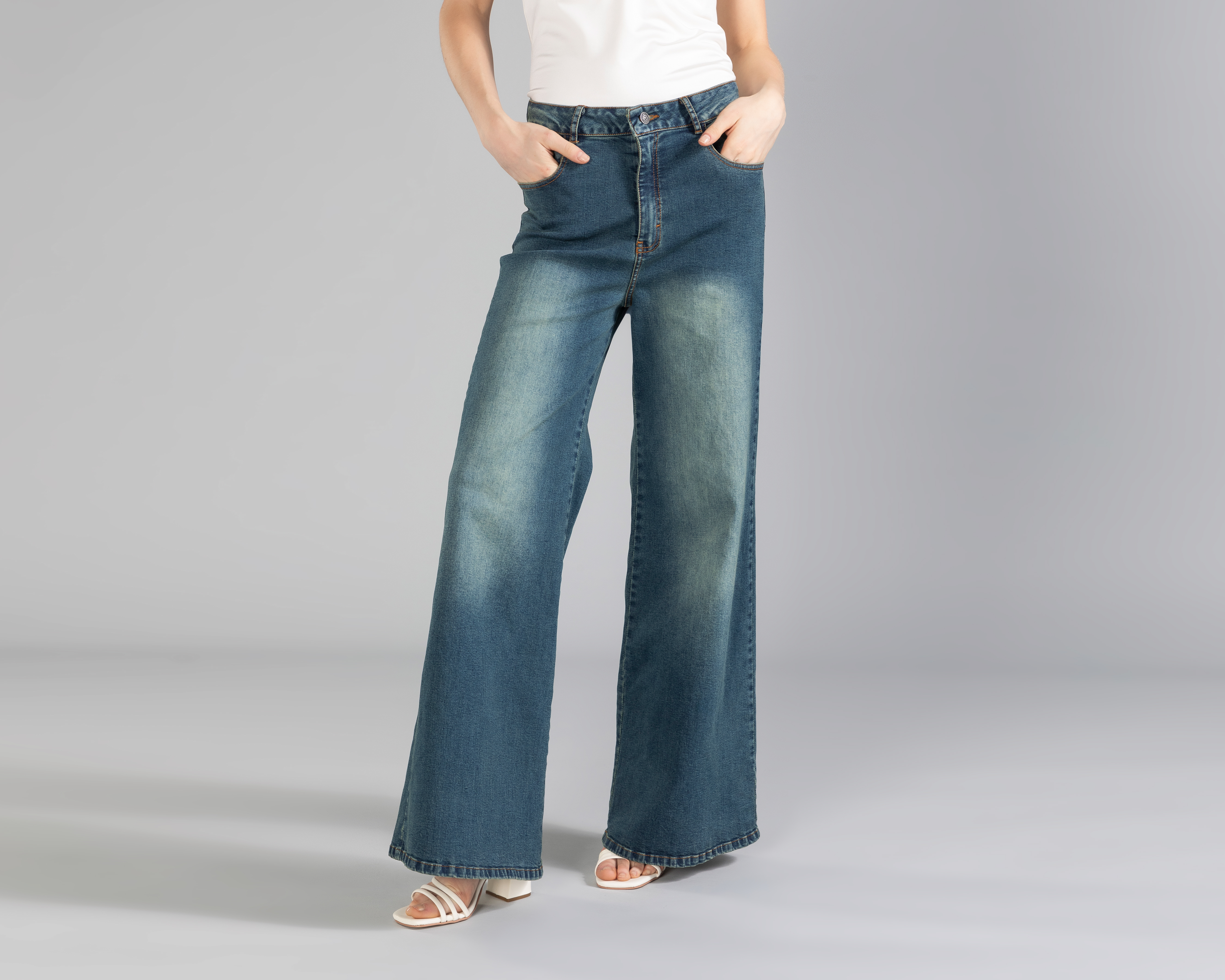 Foto 3 pulgar | Foto 2 | Jeans Strona Acampanados para Mujer