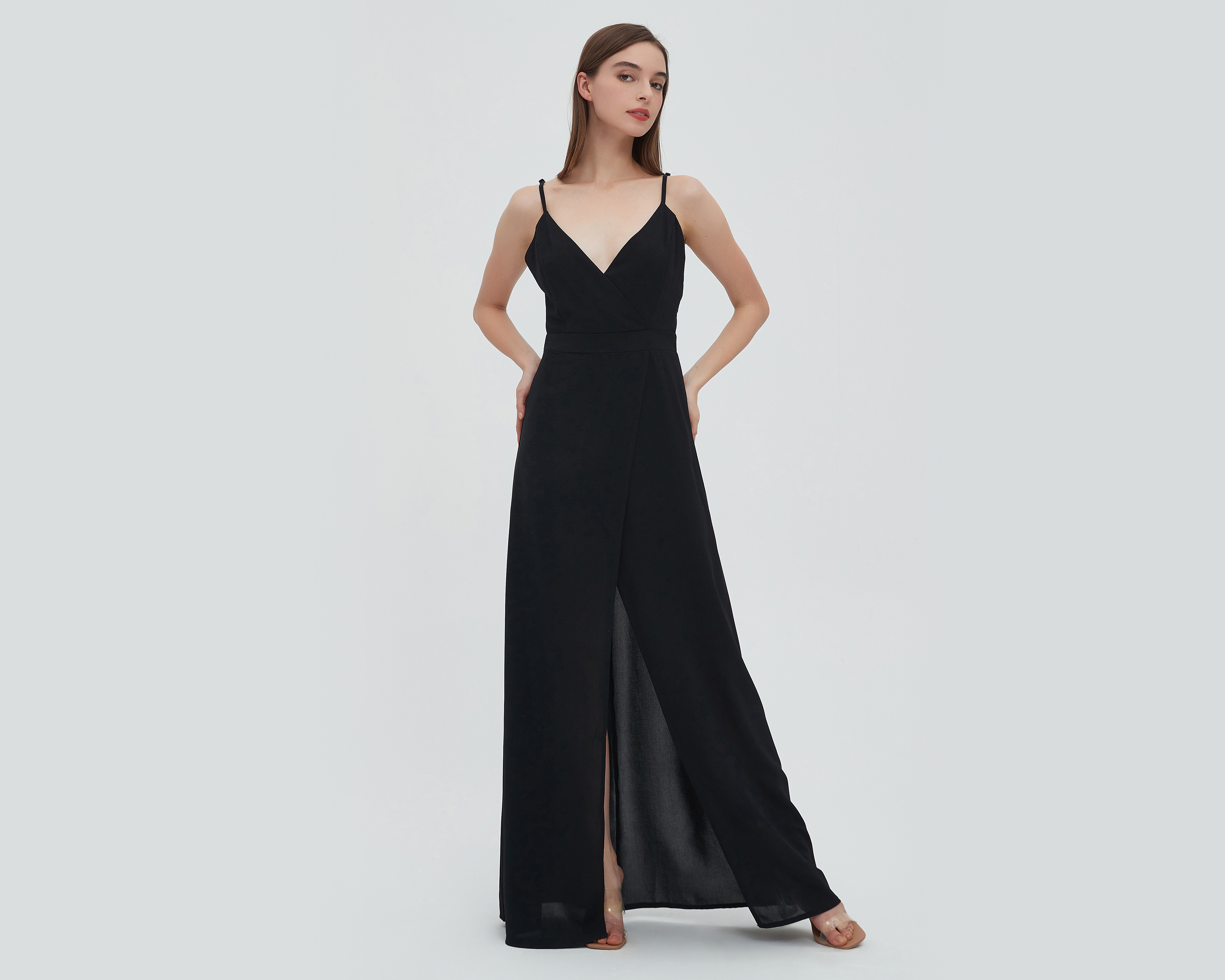 Foto 2 pulgar | Foto 1 | Vestido Sahara de Noche Negro con Tirantes
